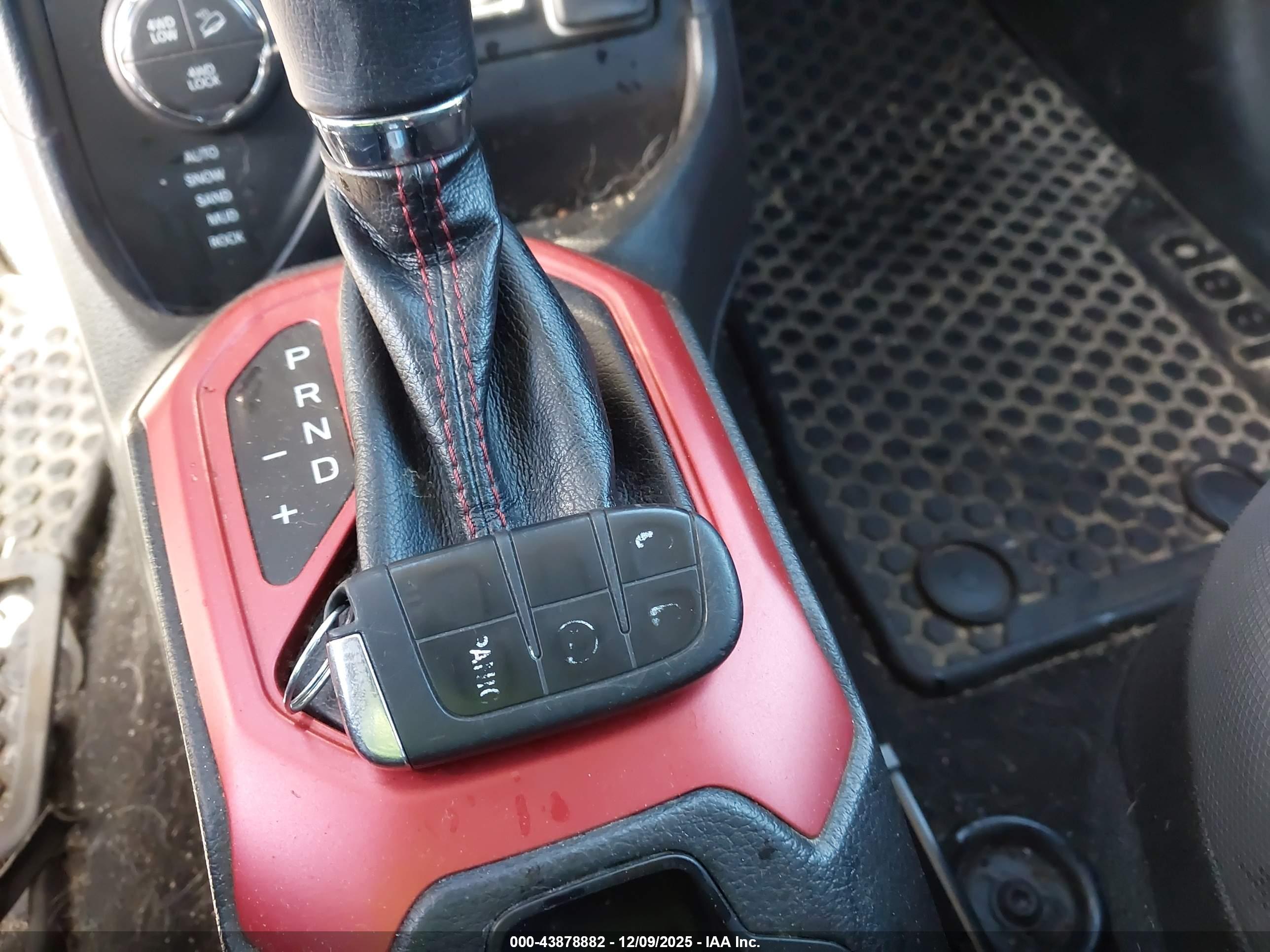 JEEP RENEGADE image 11