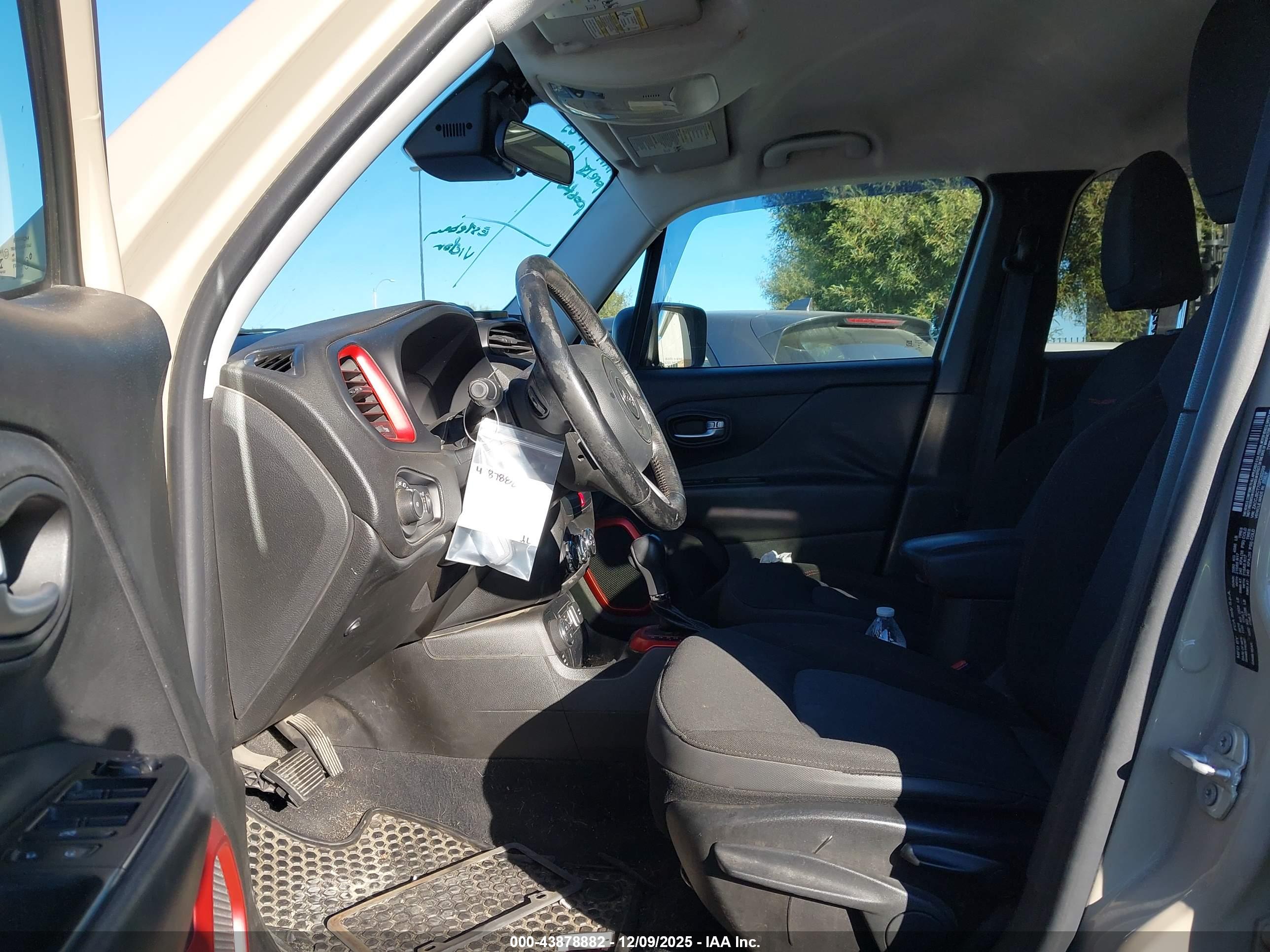 JEEP RENEGADE image 5