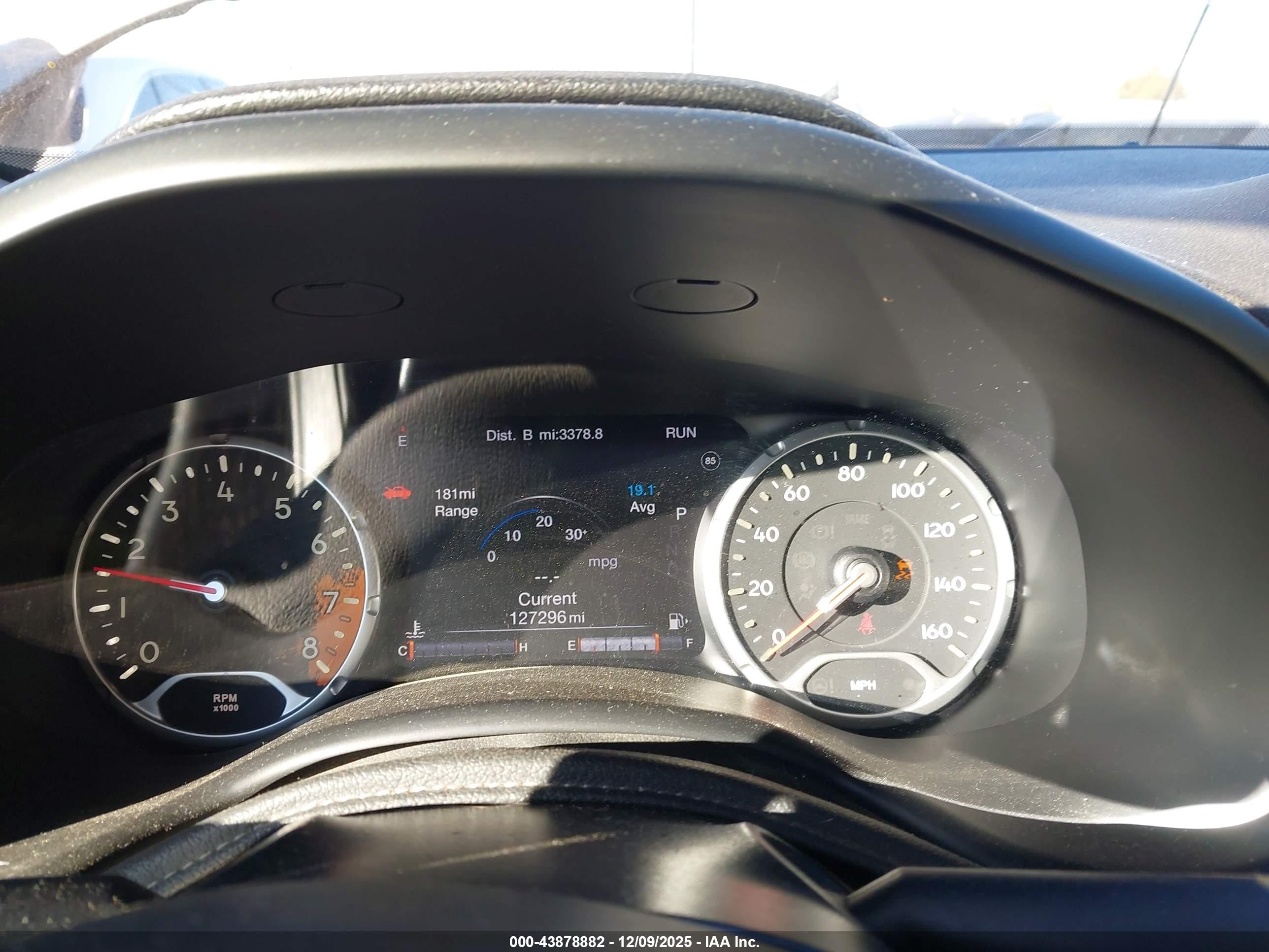 JEEP RENEGADE image 7