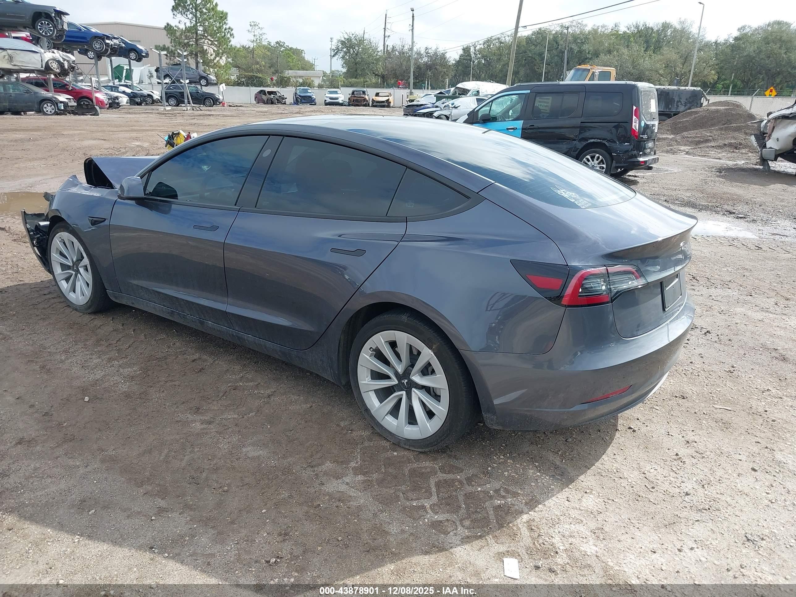 TESLA MODEL image 3