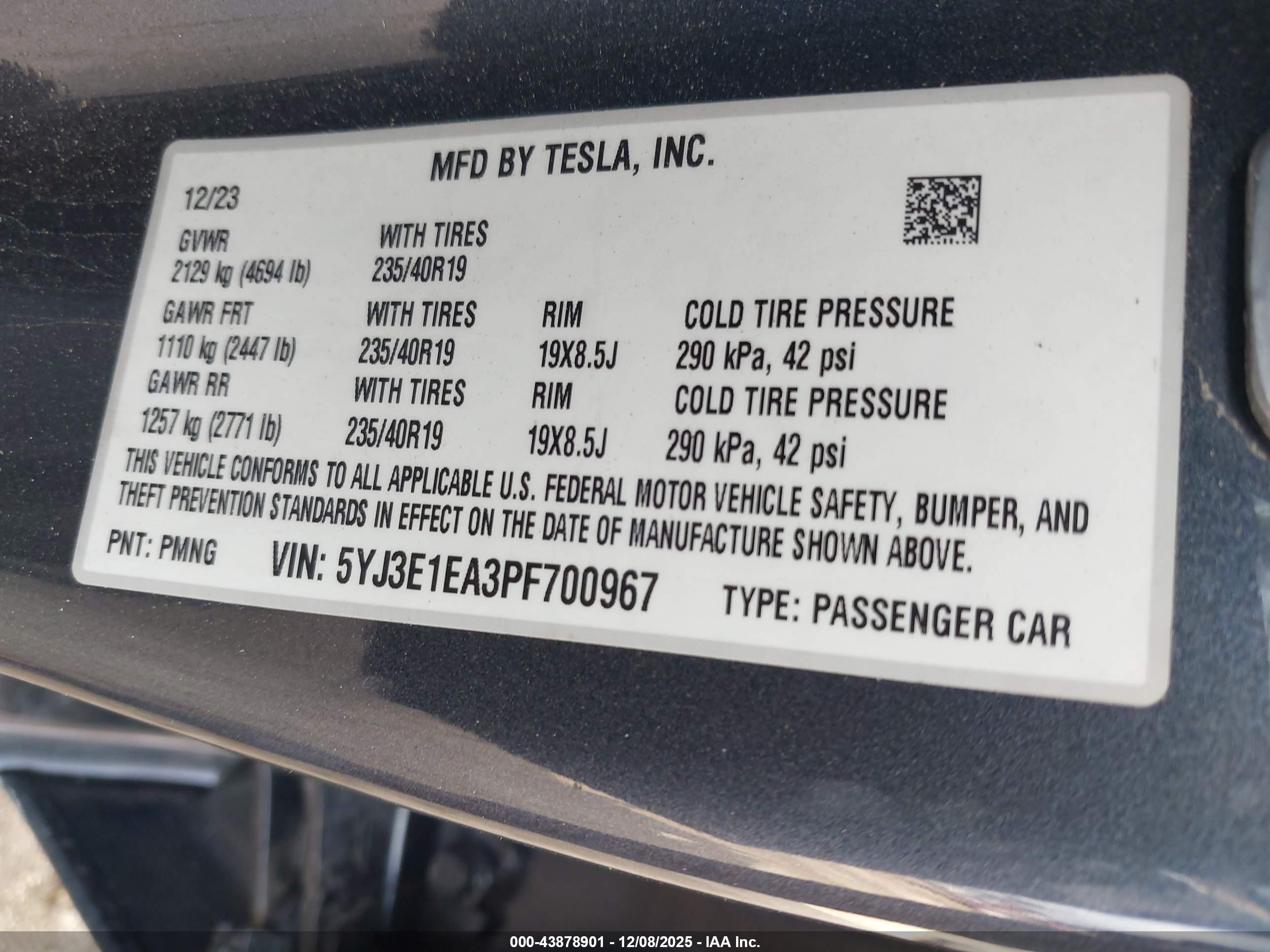 TESLA MODEL image 9