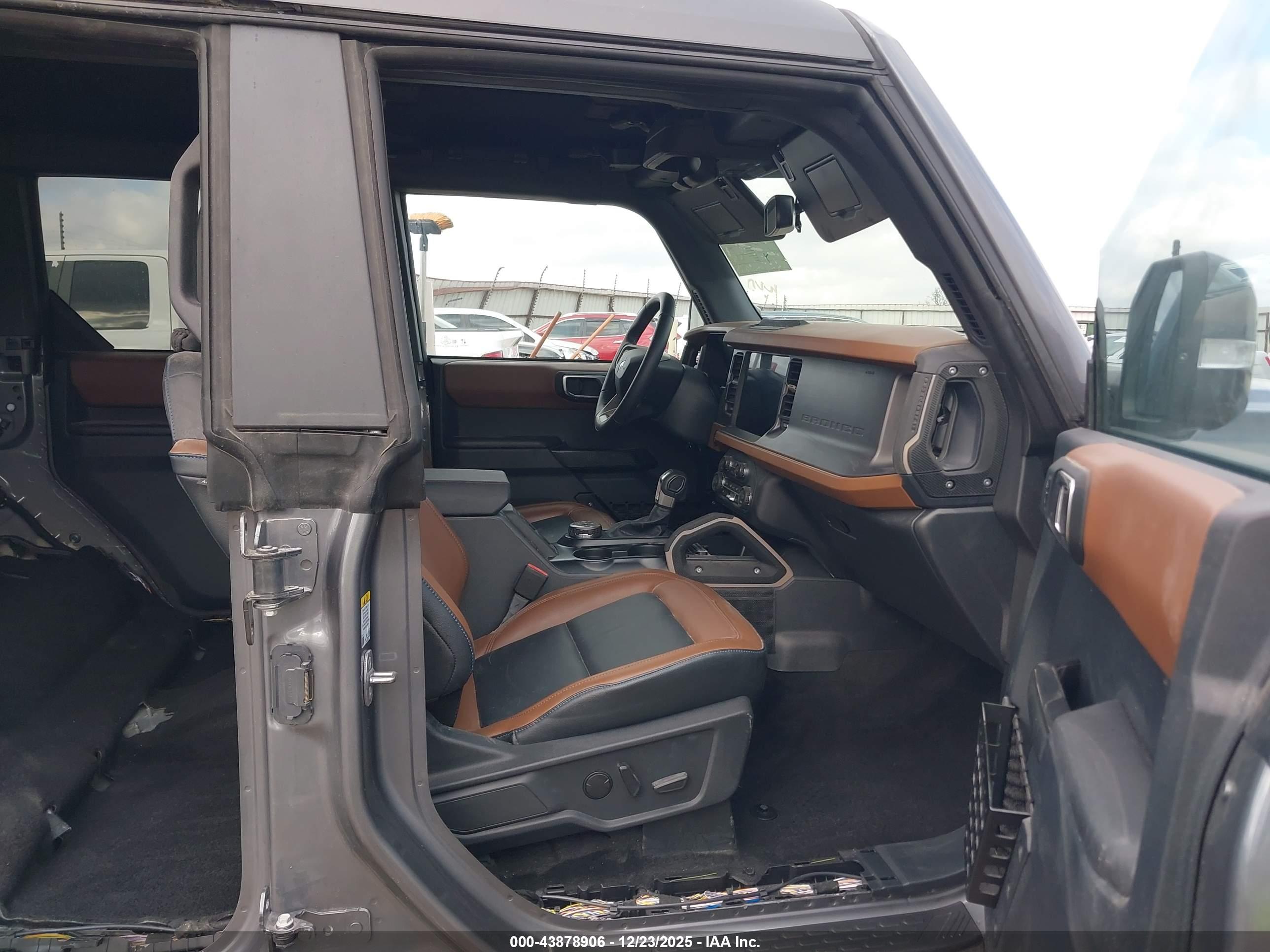 FORD BRONCO image 5
