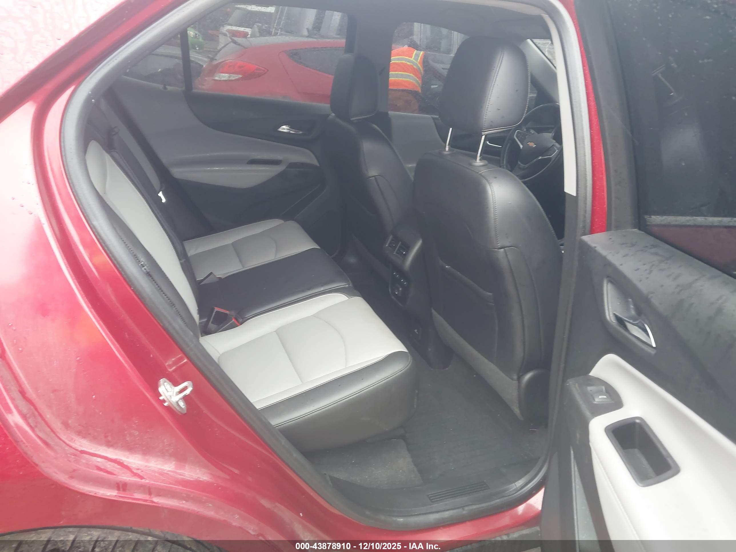 CHEVROLET EQUINOX image 8