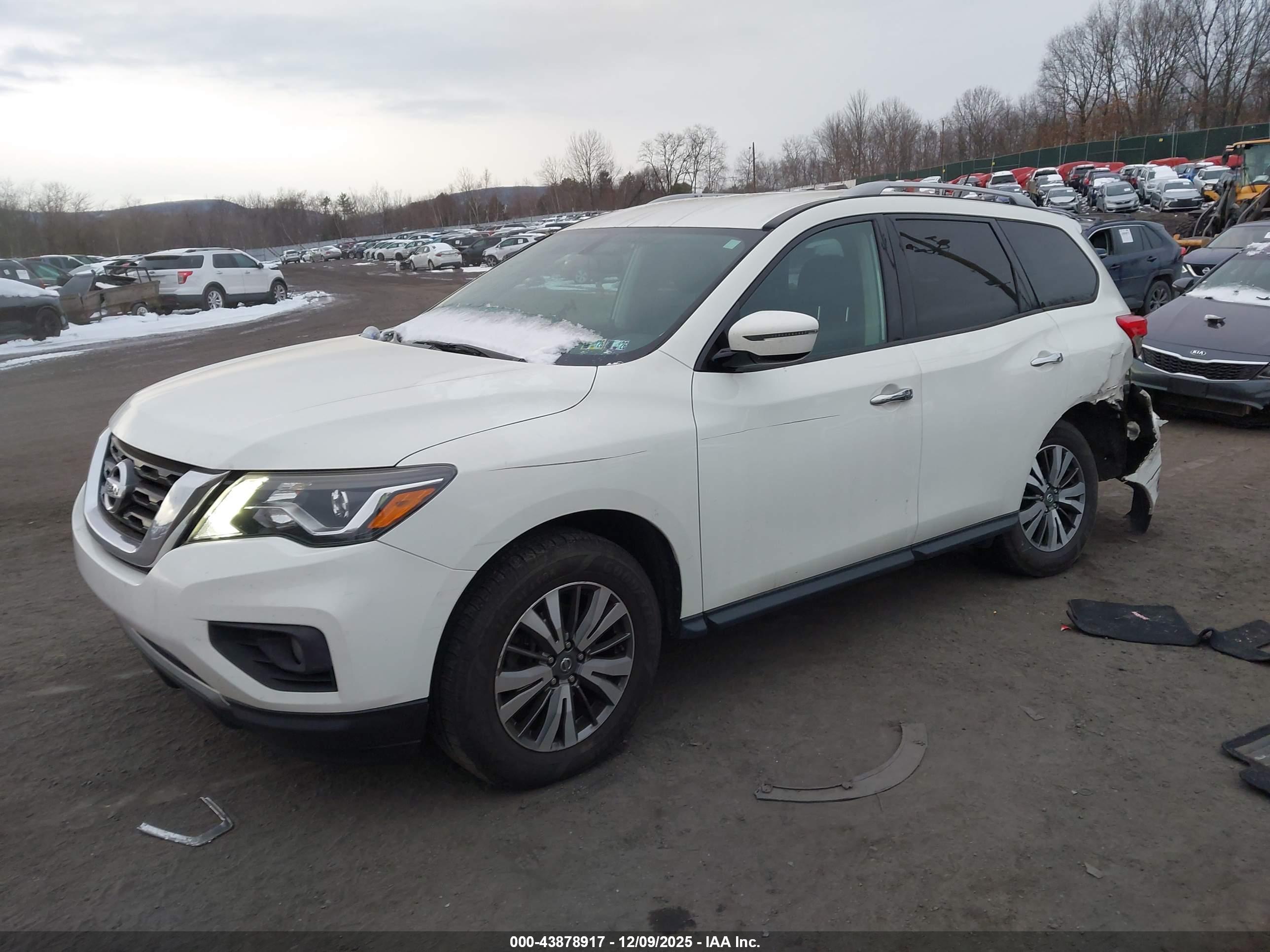 NISSAN PATHFINDER image 2