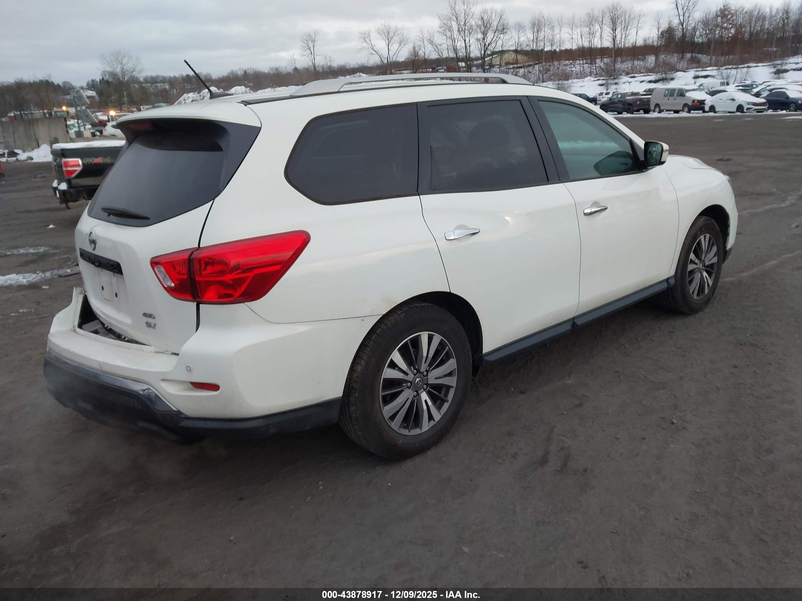 NISSAN PATHFINDER image 4