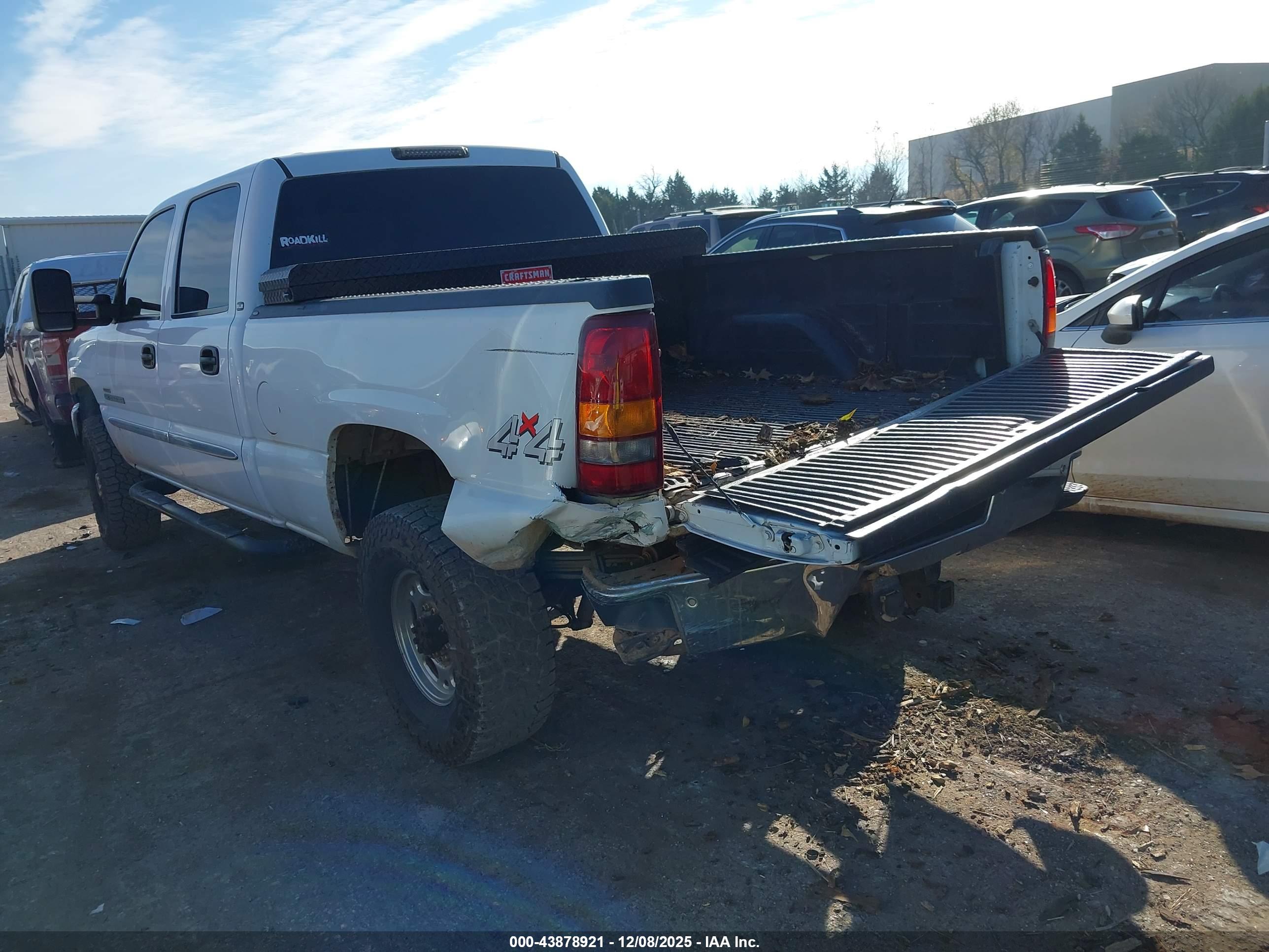 GMC SIERRA image 3