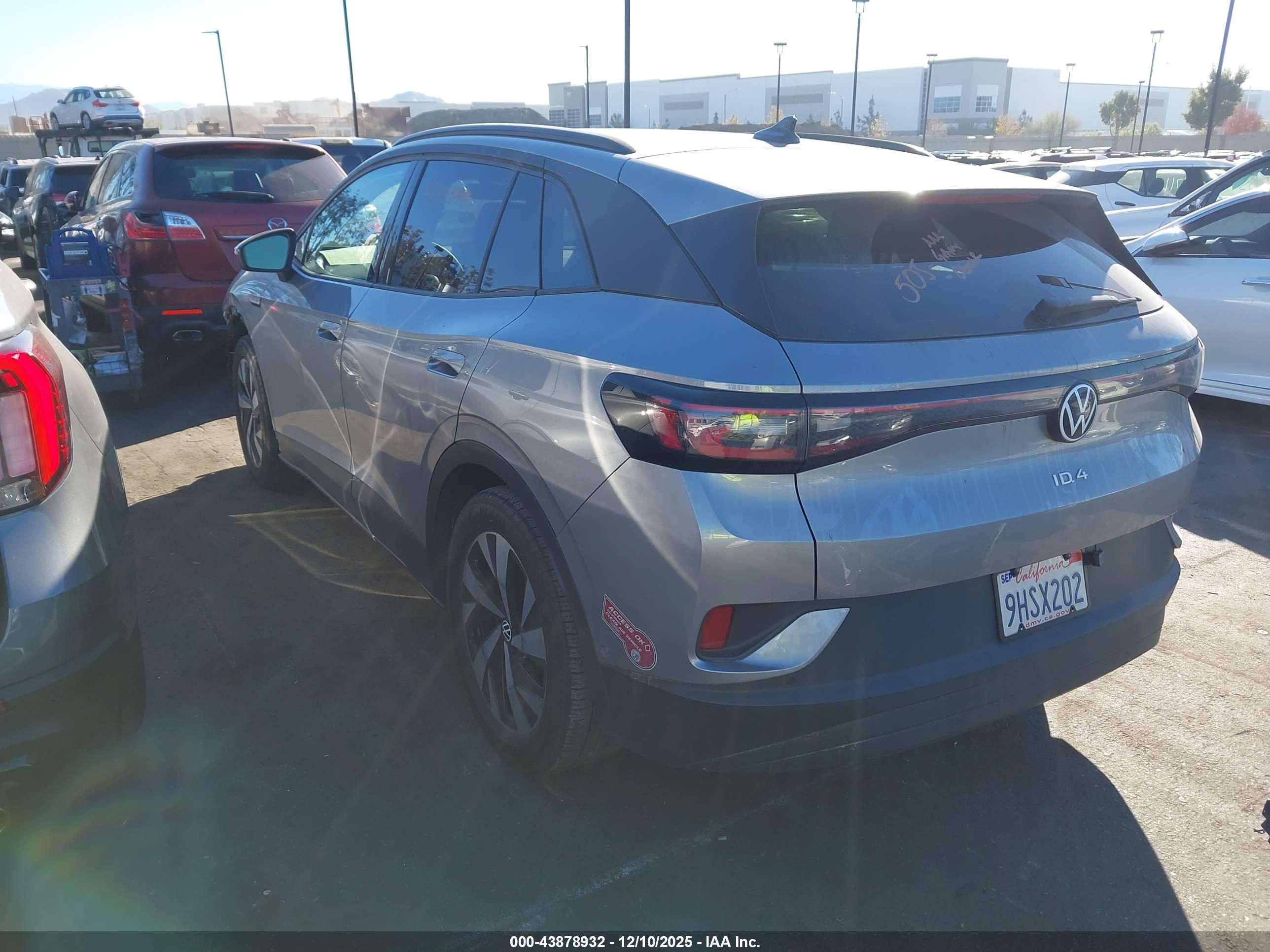 VOLKSWAGEN ID.4 image 3