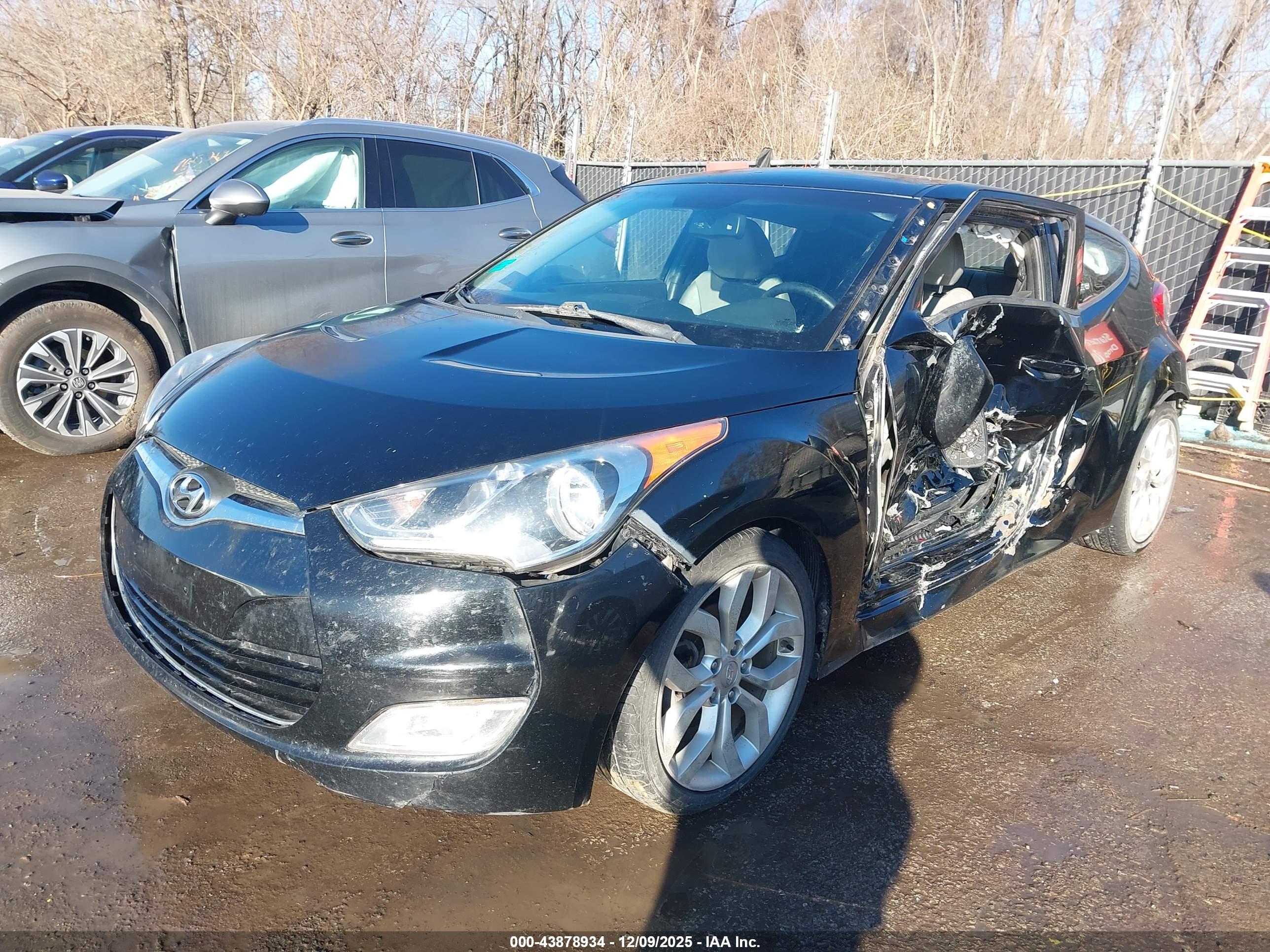 HYUNDAI VELOSTER image 2