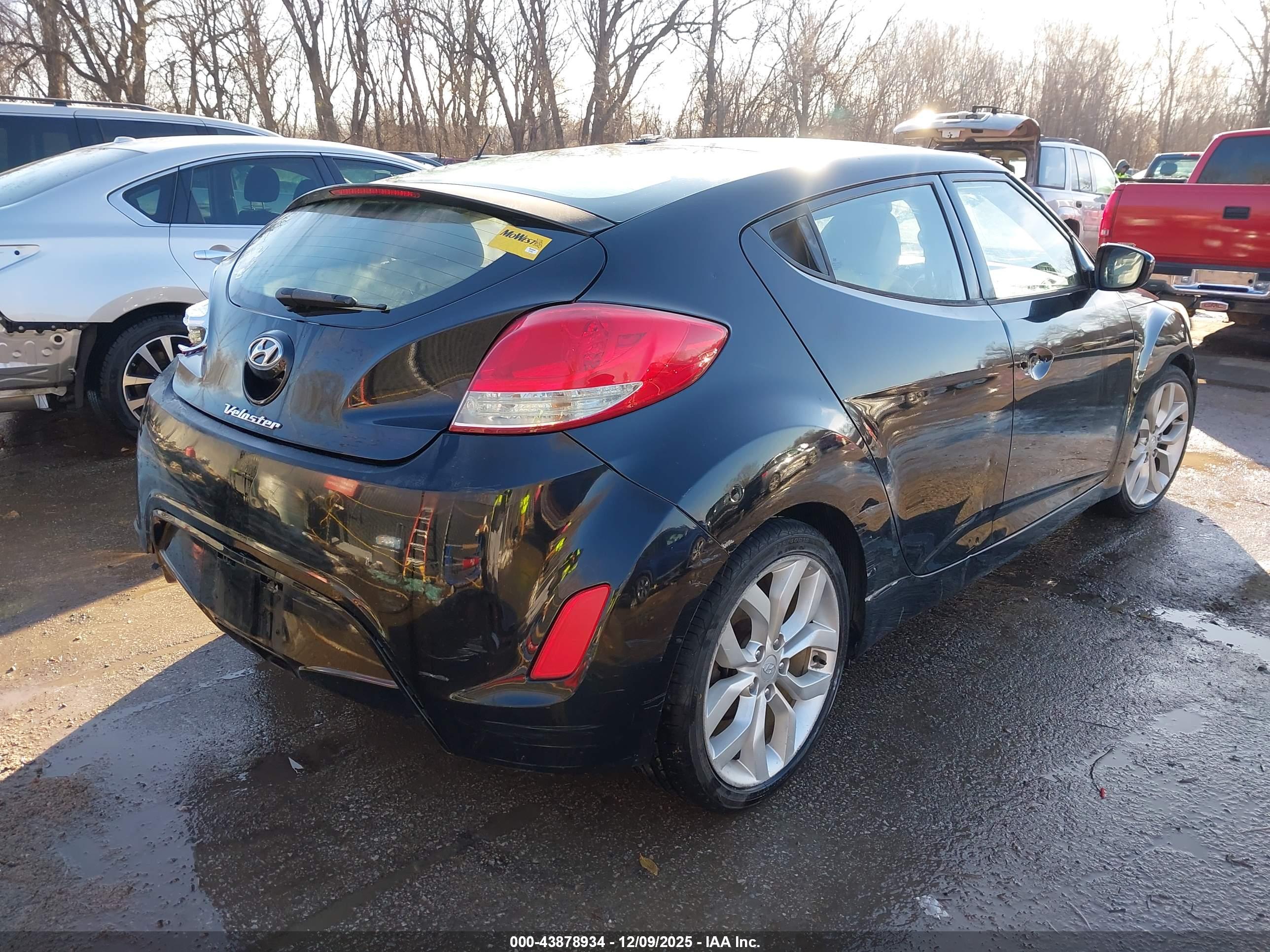 HYUNDAI VELOSTER image 4