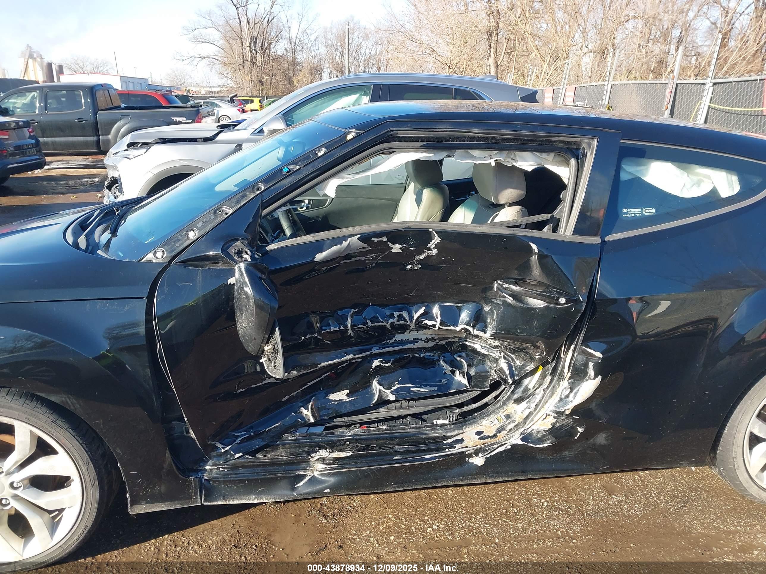 HYUNDAI VELOSTER image 6