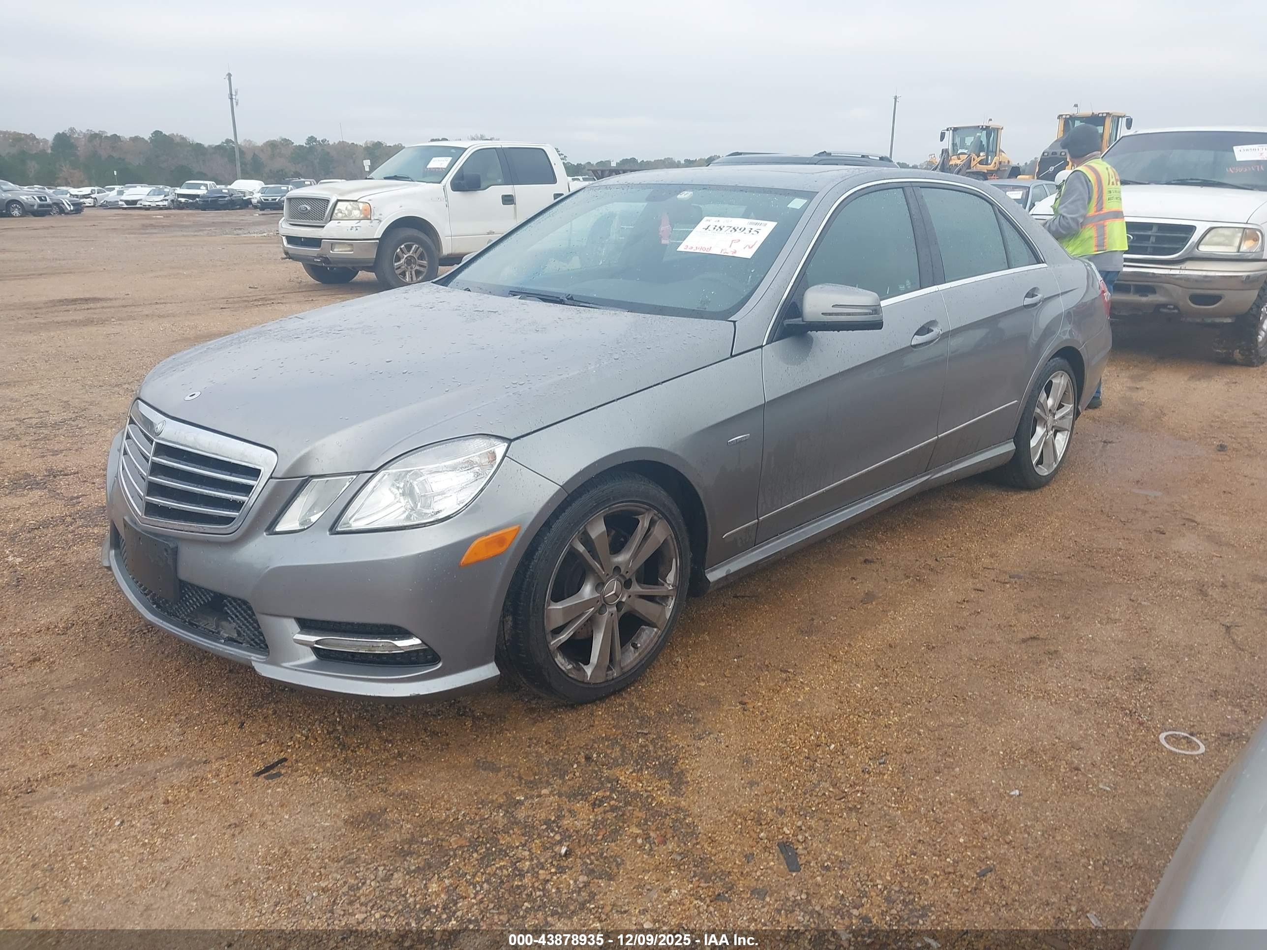 MERCEDES-BENZ E image 2