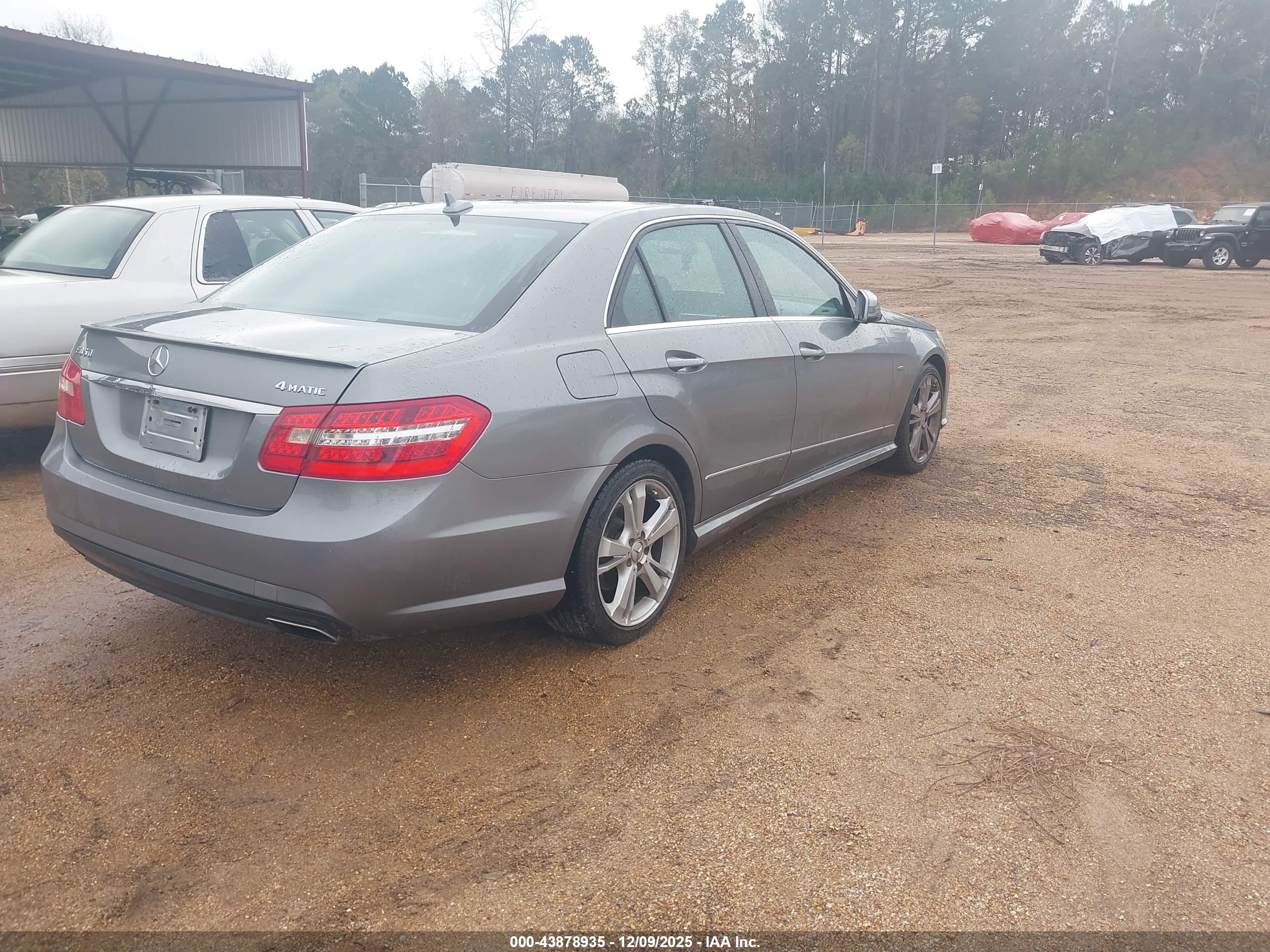 MERCEDES-BENZ E image 4