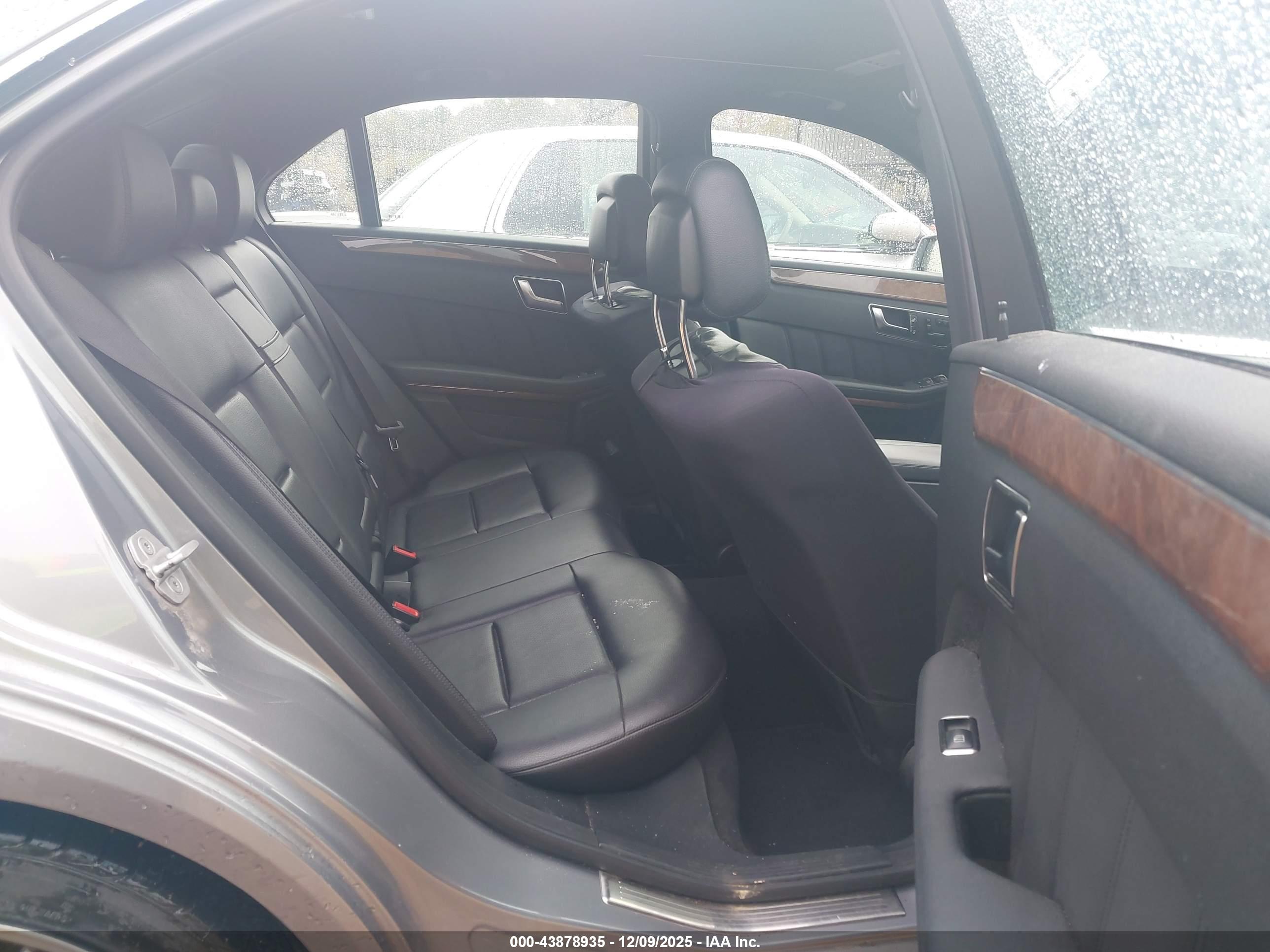 MERCEDES-BENZ E image 8