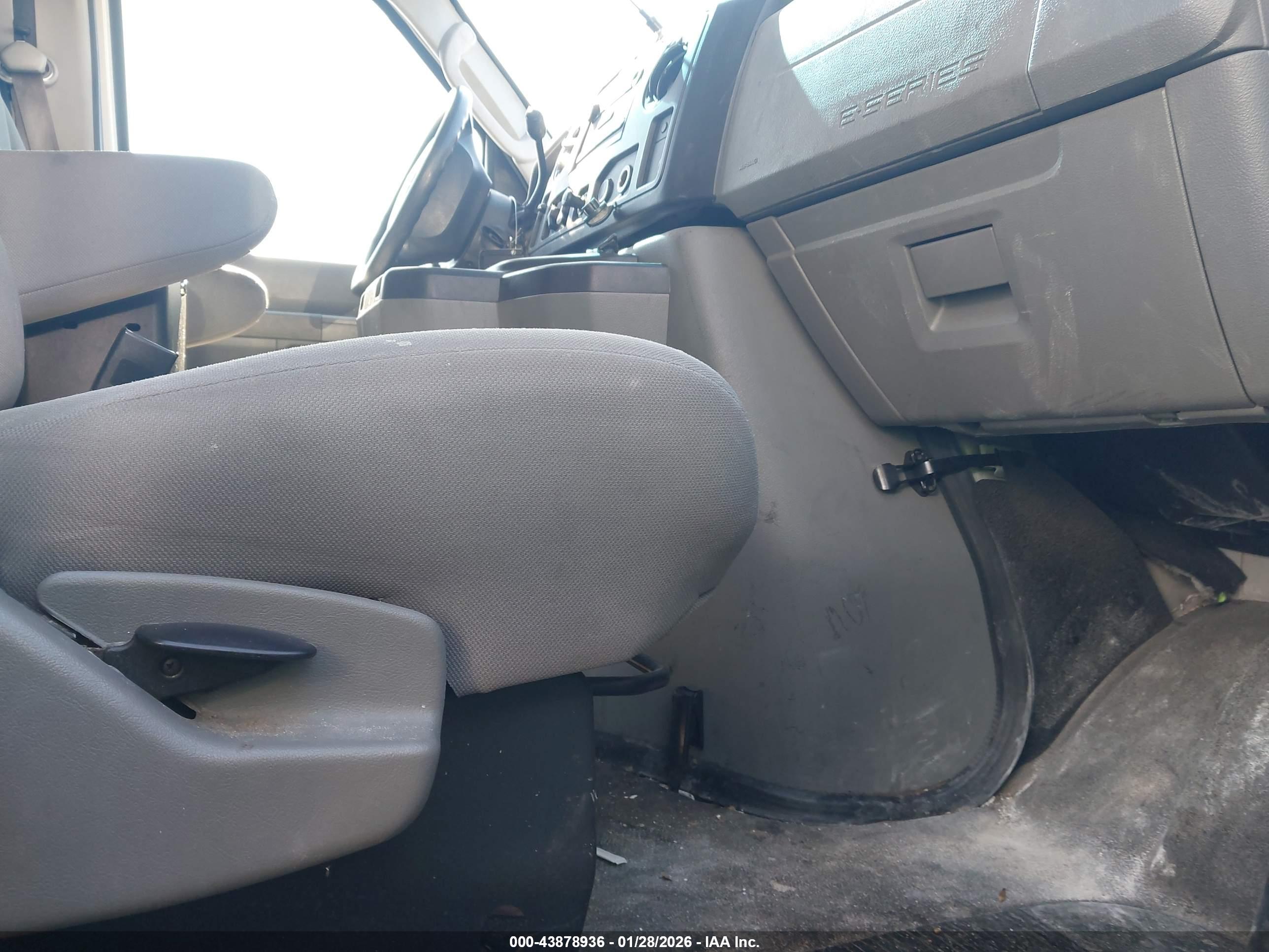 FORD E-350 image 5