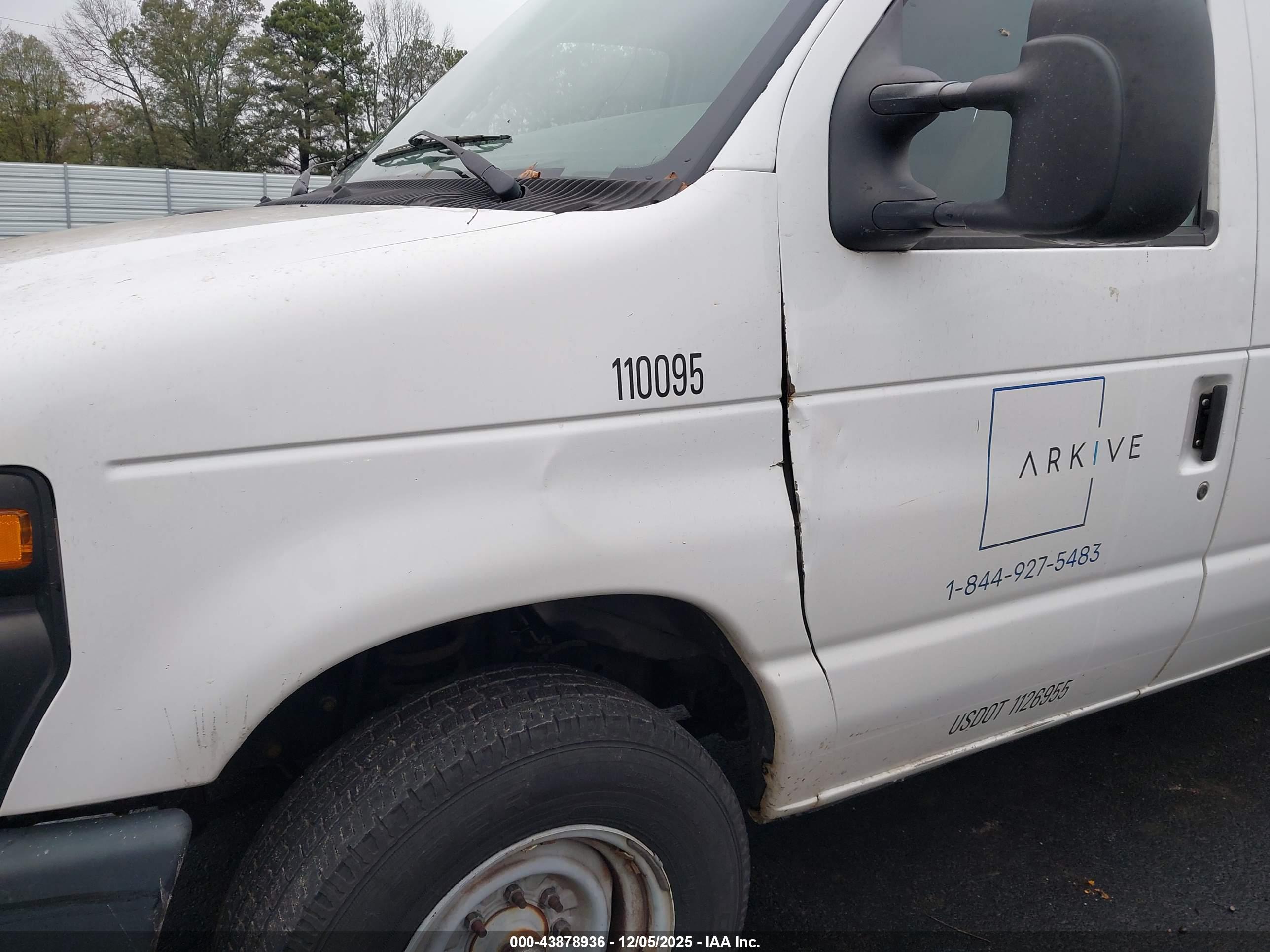 FORD E-350 image 6