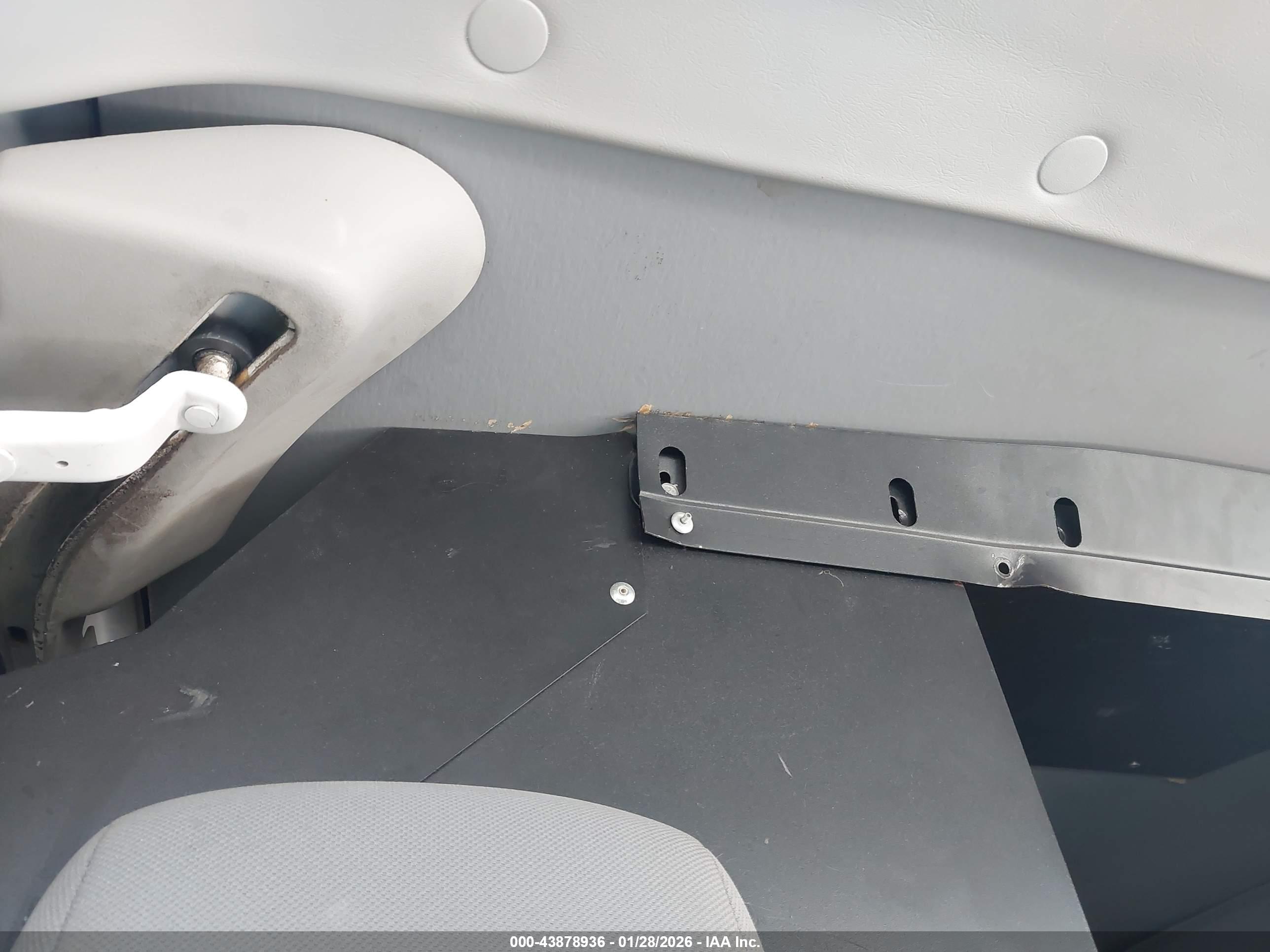 FORD E-350 image 8
