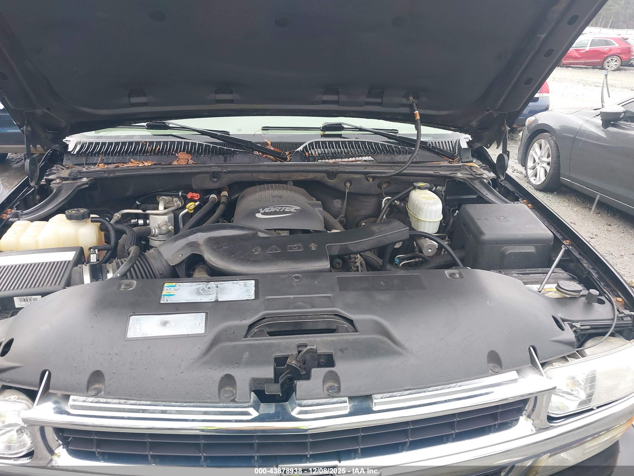 CHEVROLET TAHOE image 10