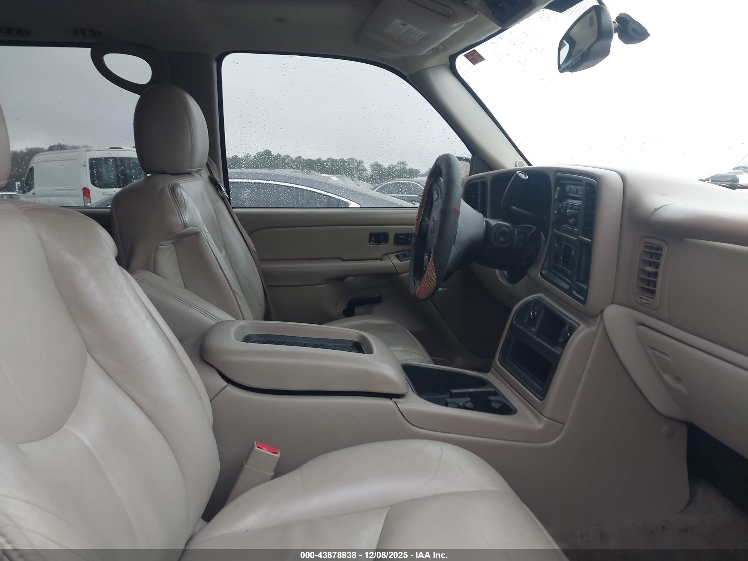 CHEVROLET TAHOE image 5