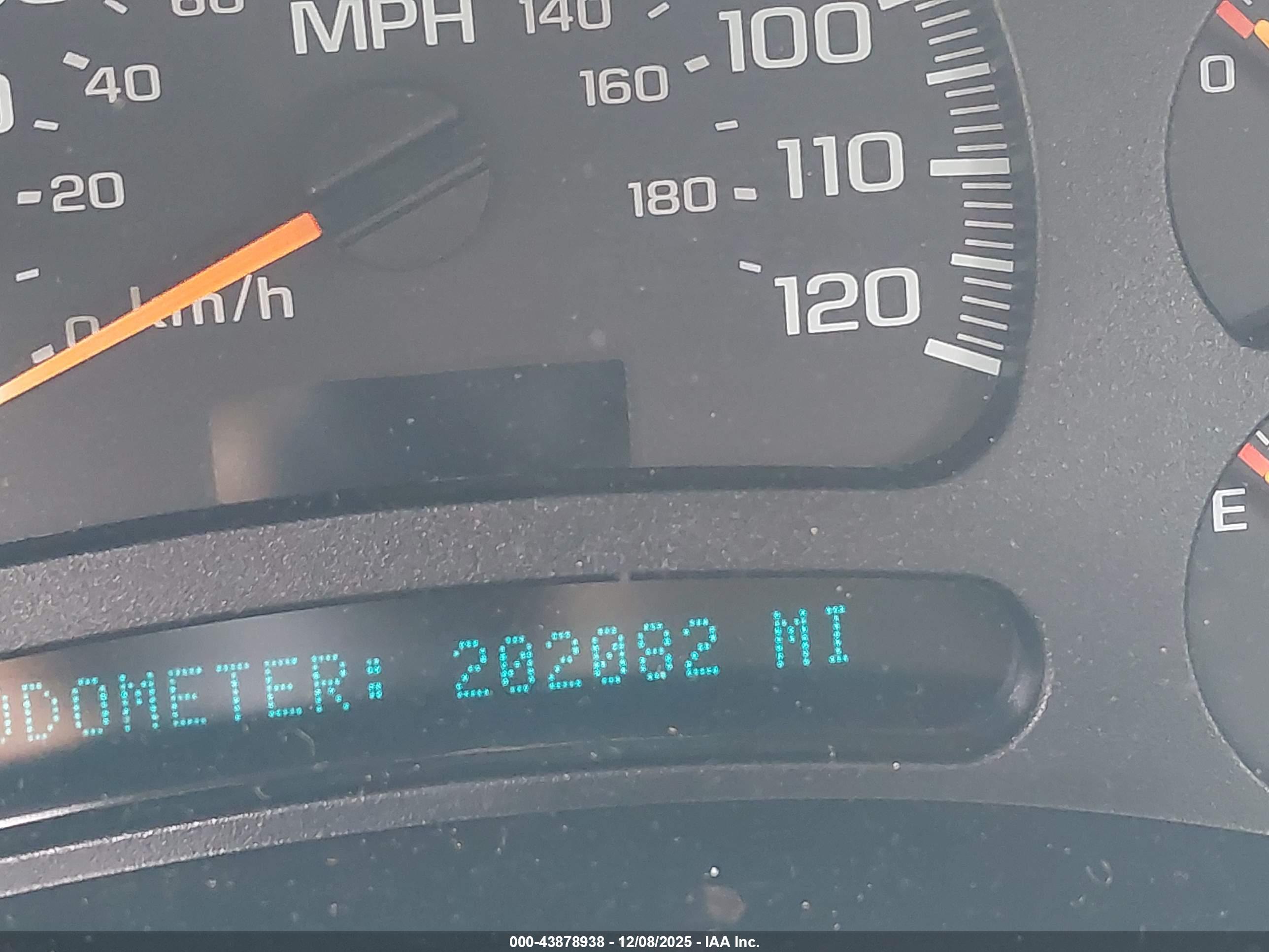 CHEVROLET TAHOE image 7