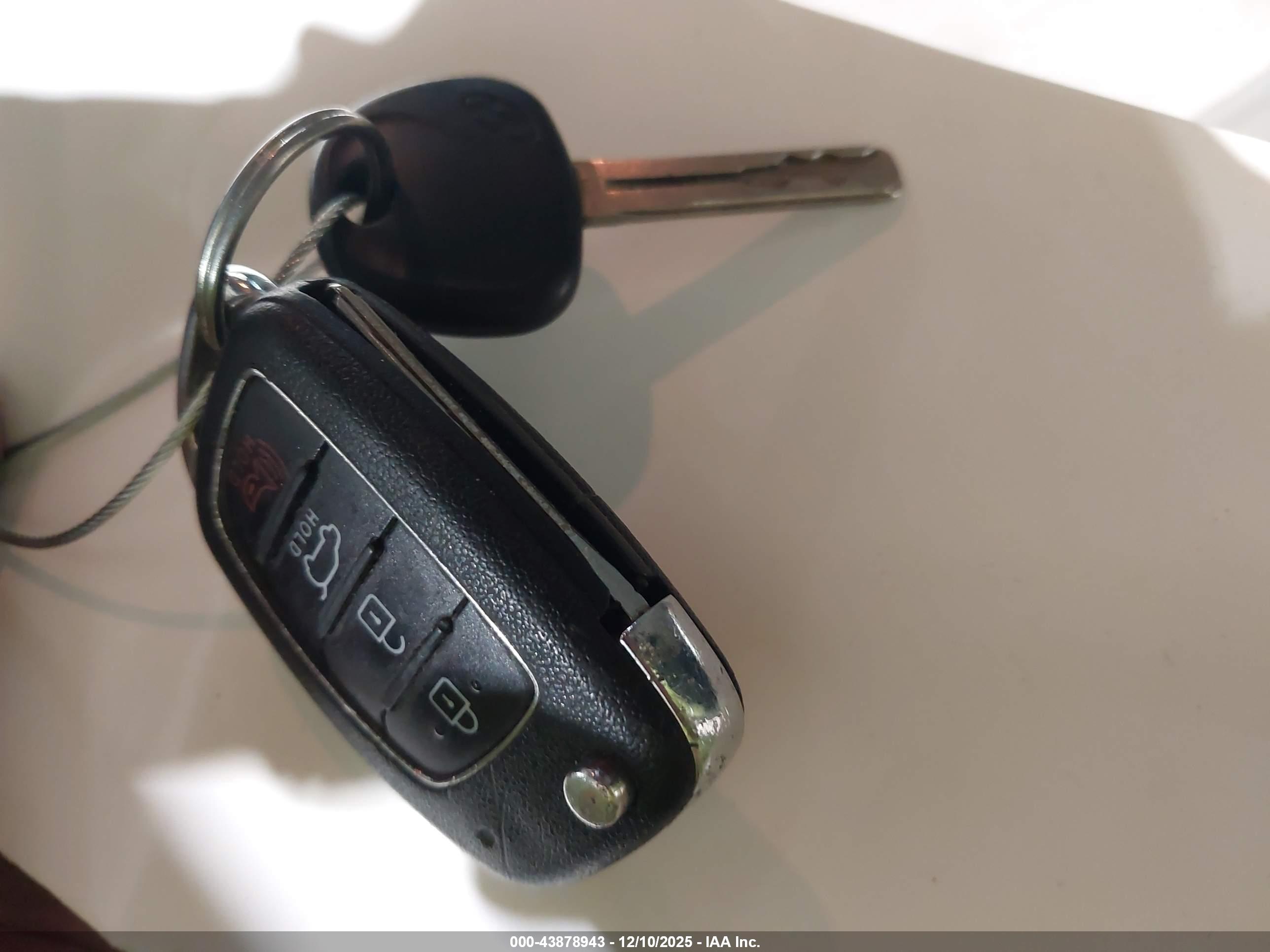 HYUNDAI TUCSON image 11