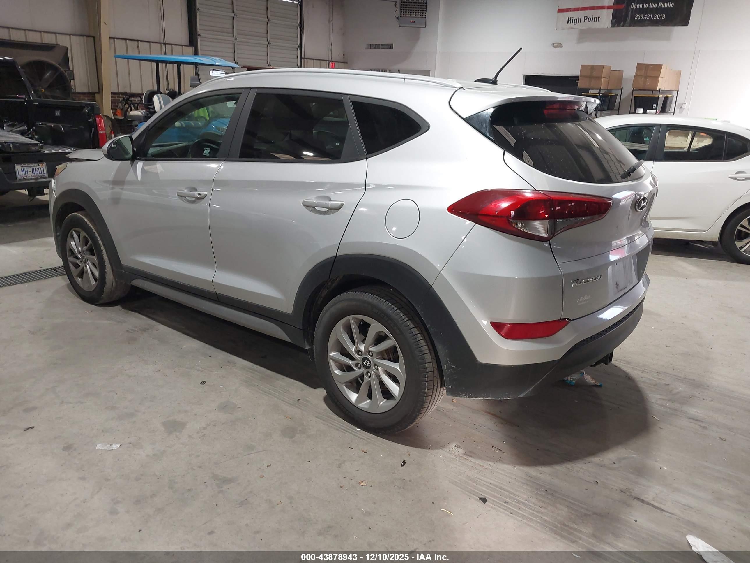 HYUNDAI TUCSON image 3