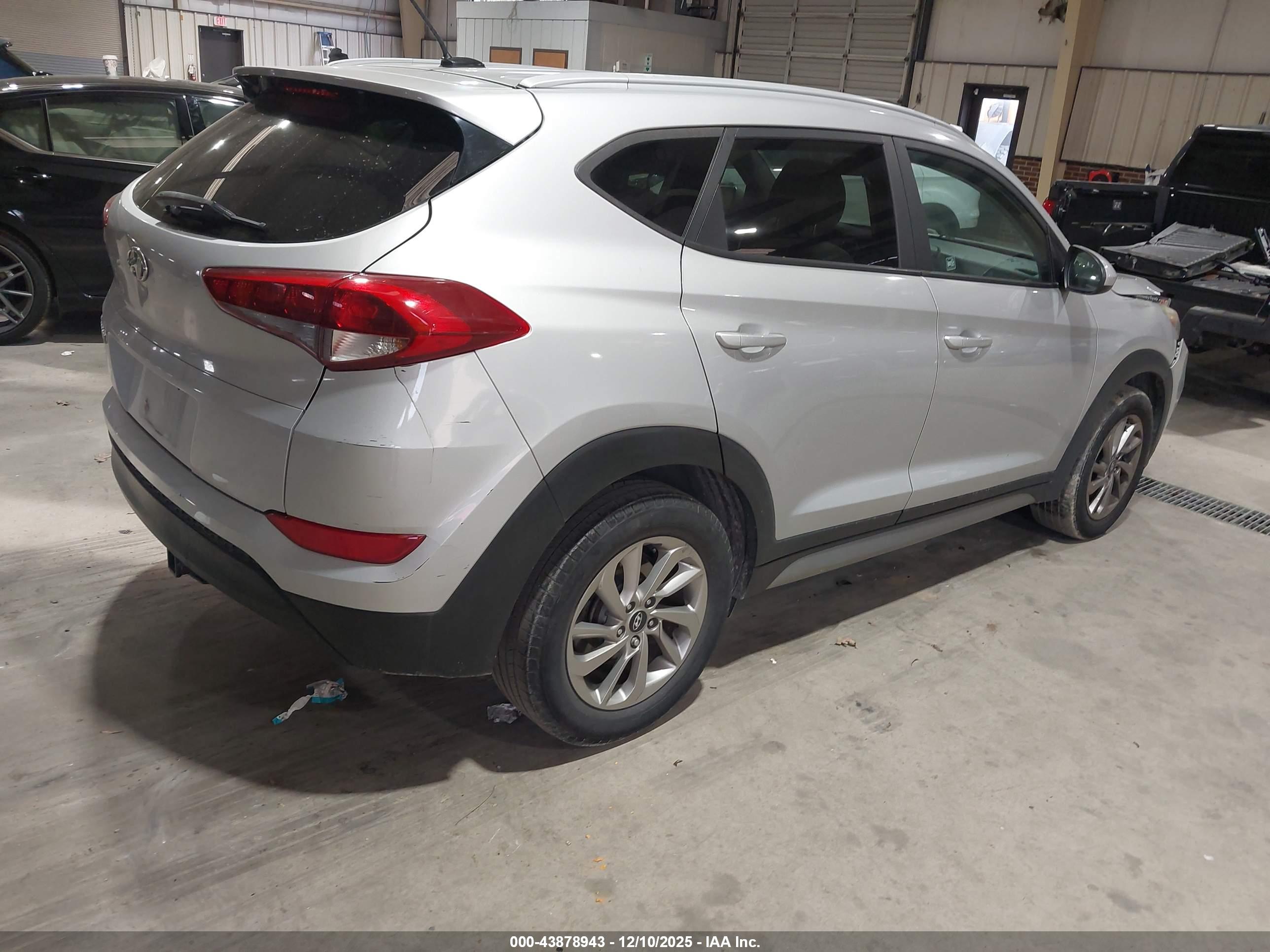 HYUNDAI TUCSON image 4