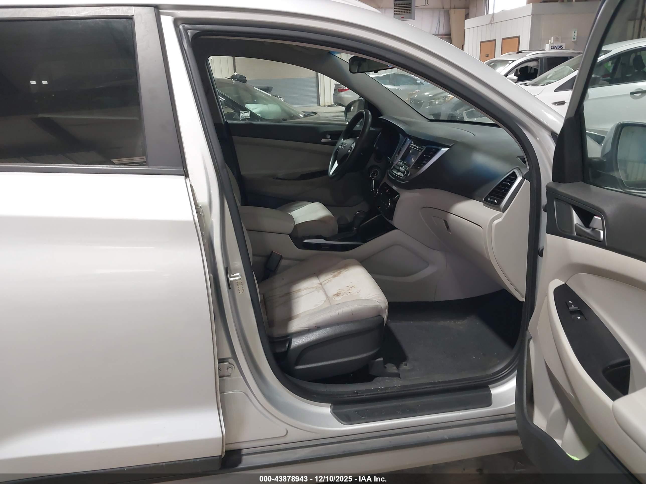 HYUNDAI TUCSON image 5