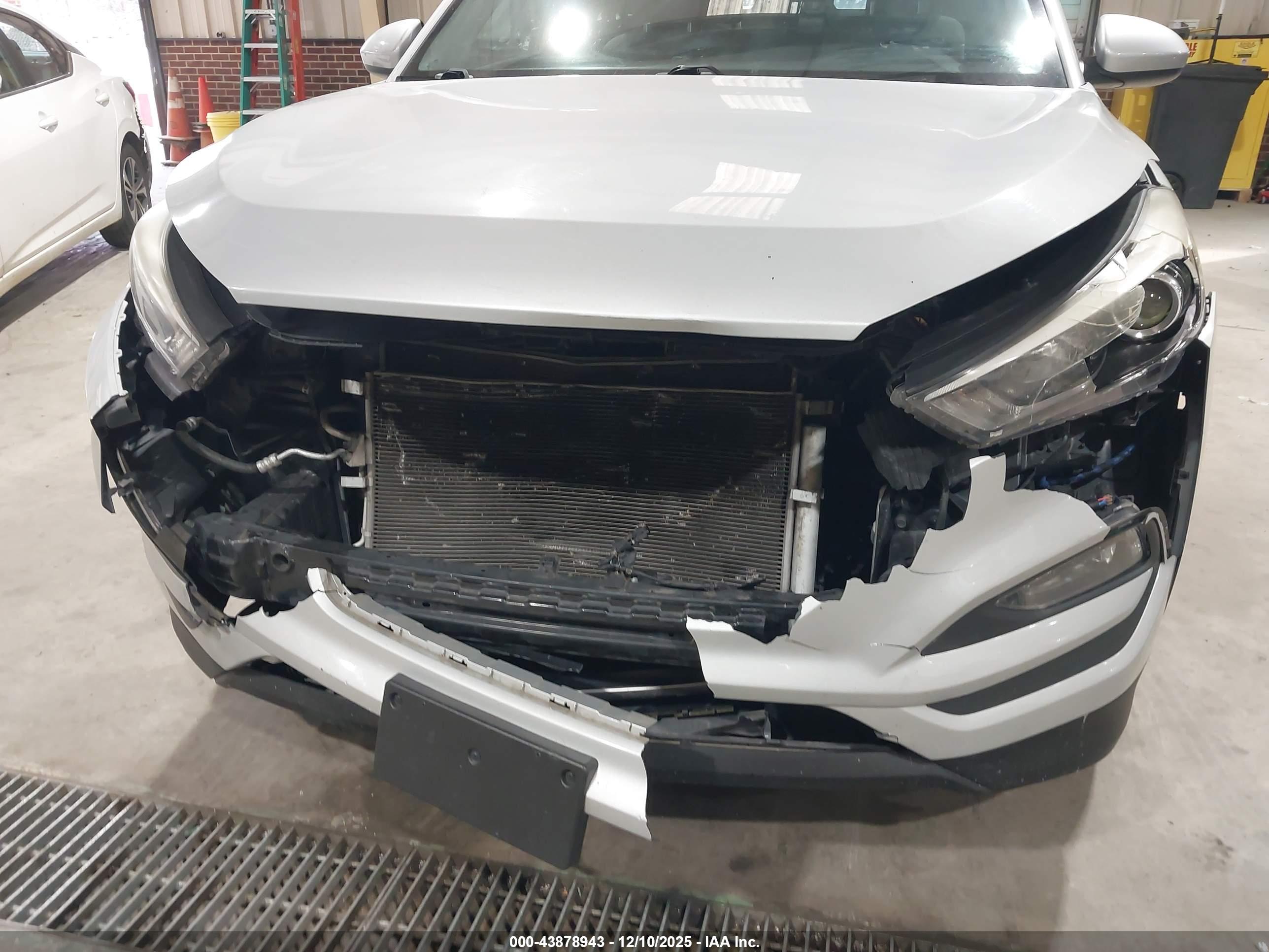 HYUNDAI TUCSON image 6