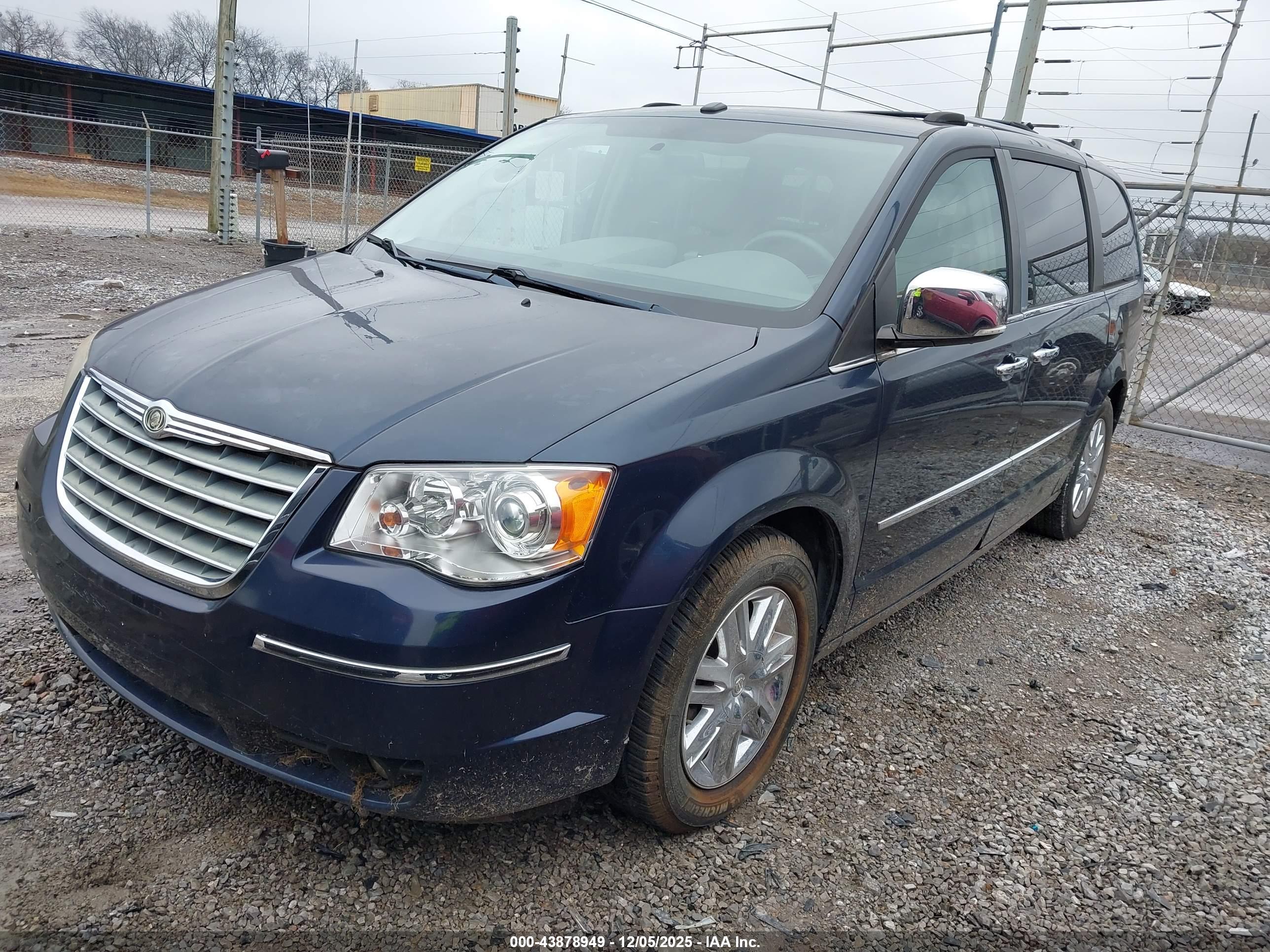 CHRYSLER TOWN image 2