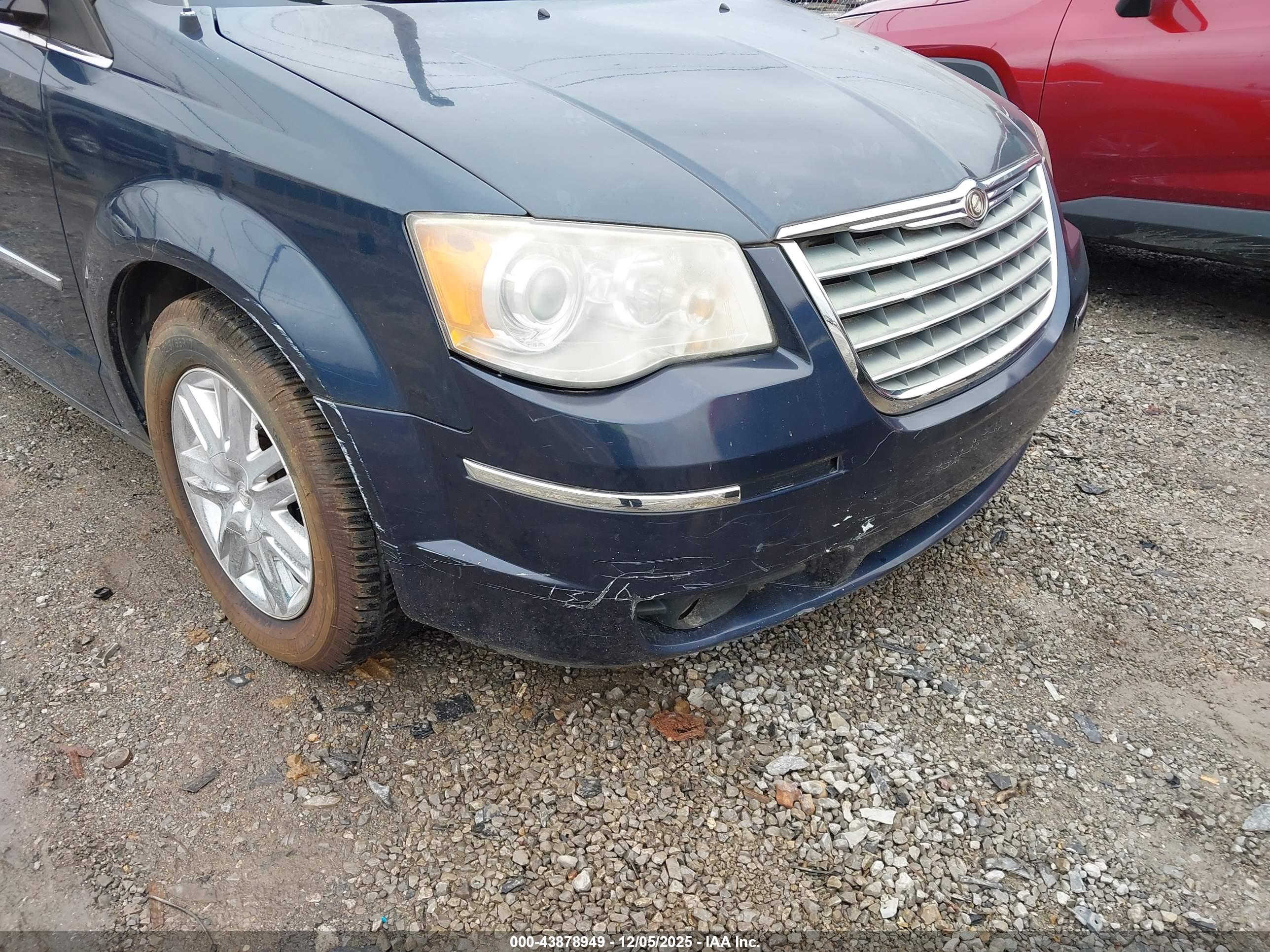 CHRYSLER TOWN image 6
