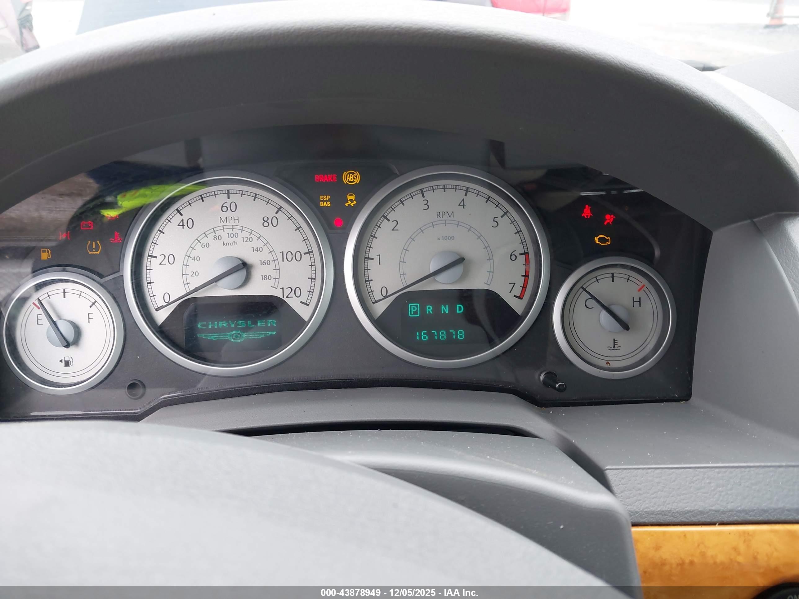 CHRYSLER TOWN image 7