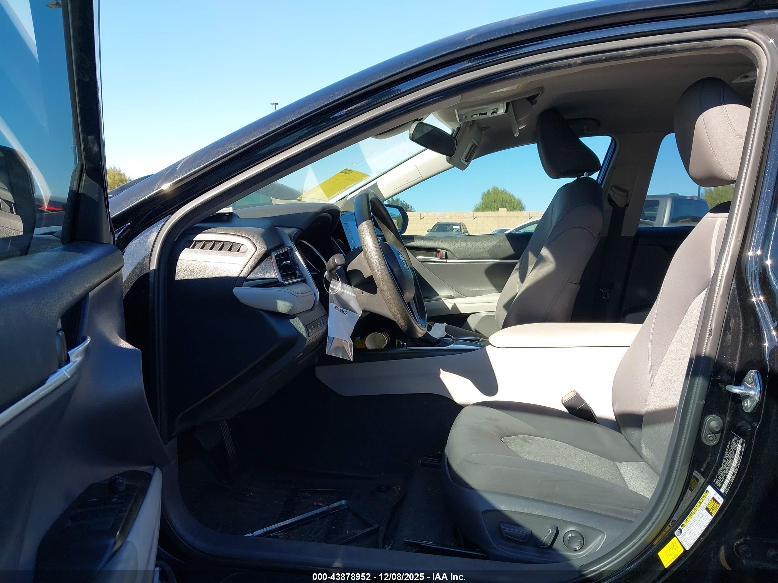 TOYOTA CAMRY image 5