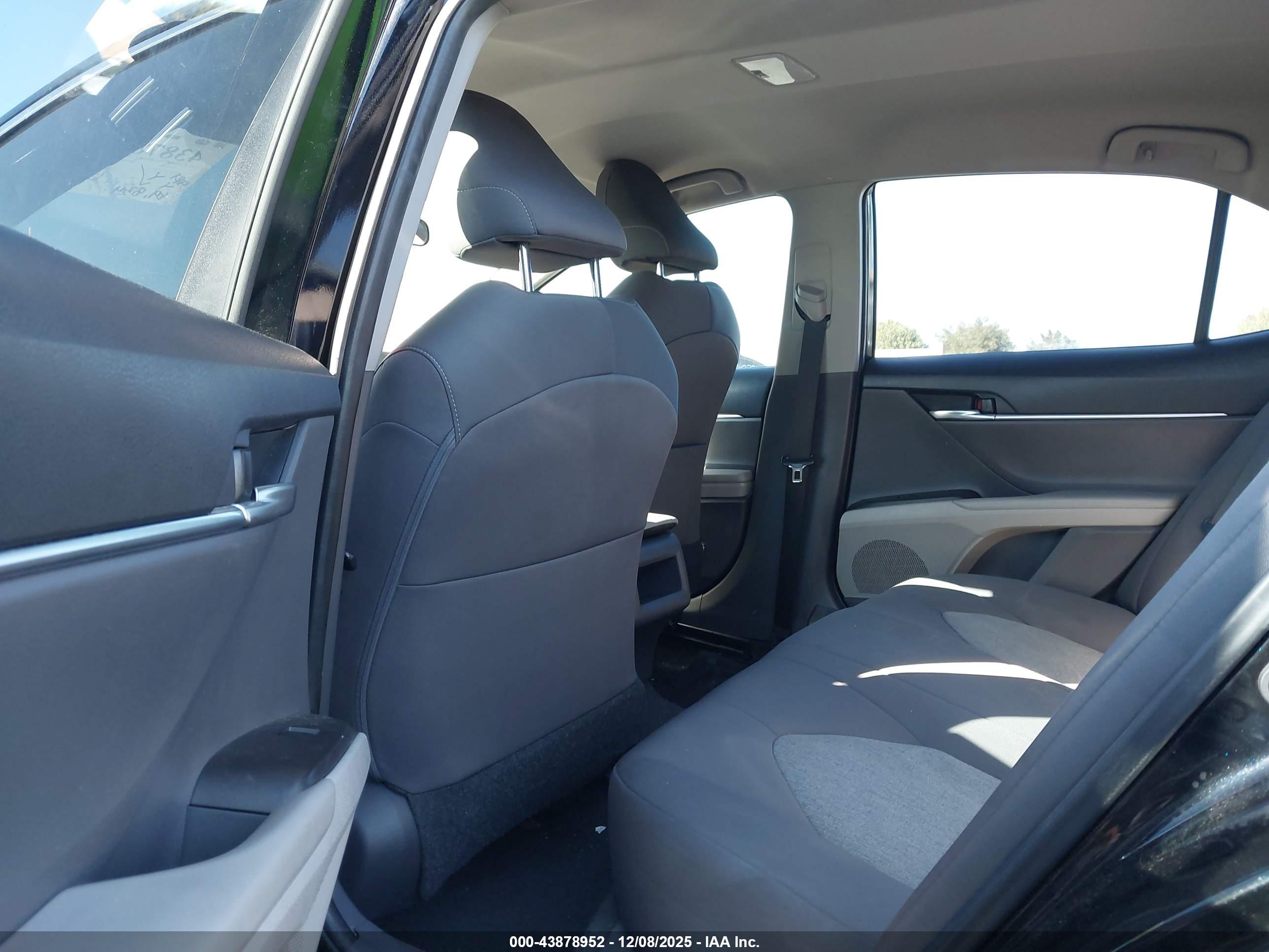 TOYOTA CAMRY image 8