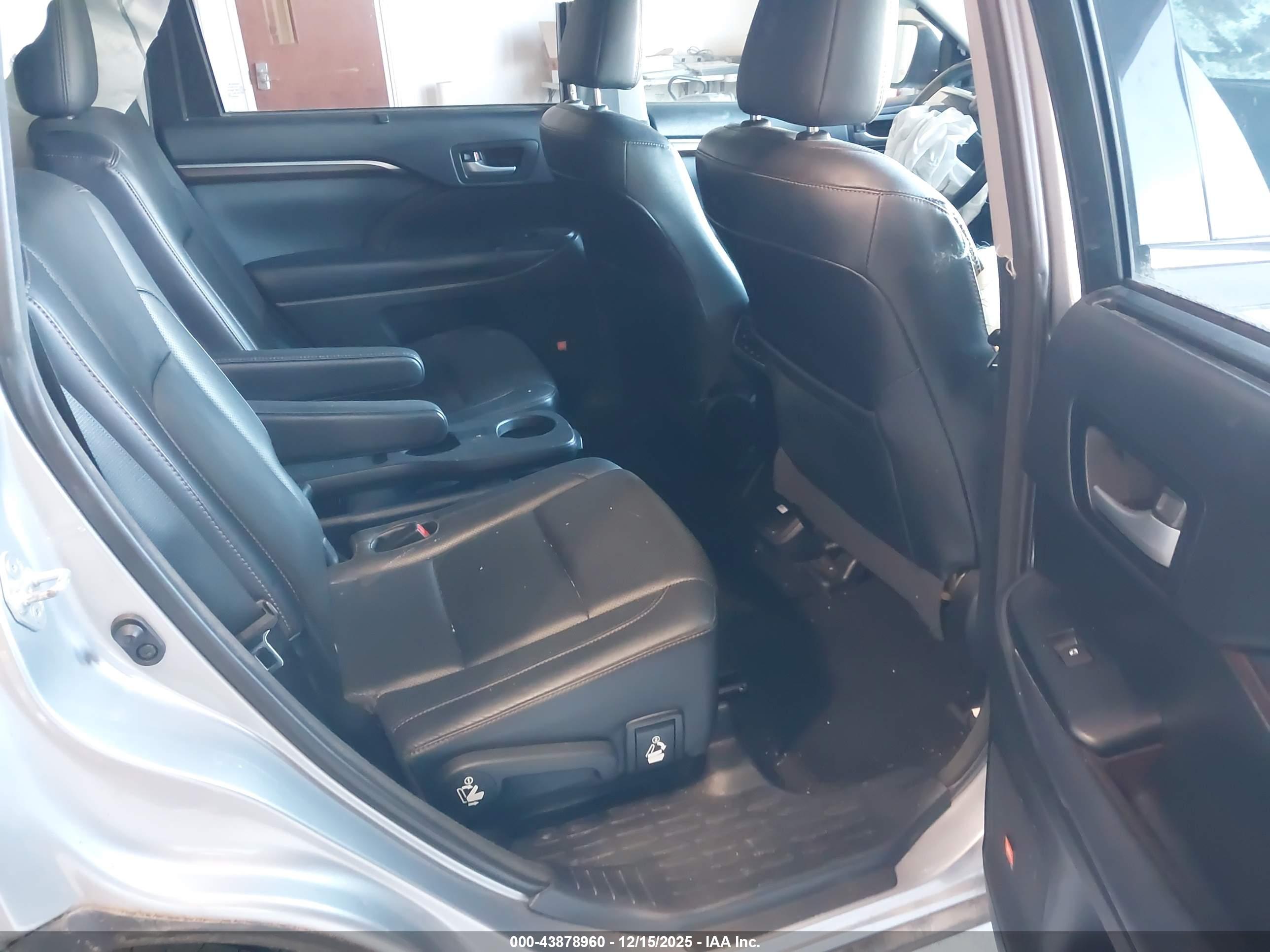 TOYOTA HIGHLANDER image 8