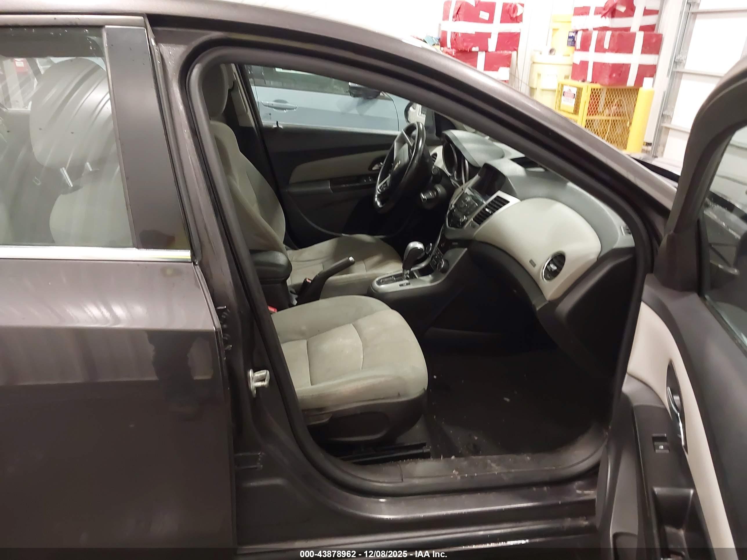 CHEVROLET CRUZE image 5