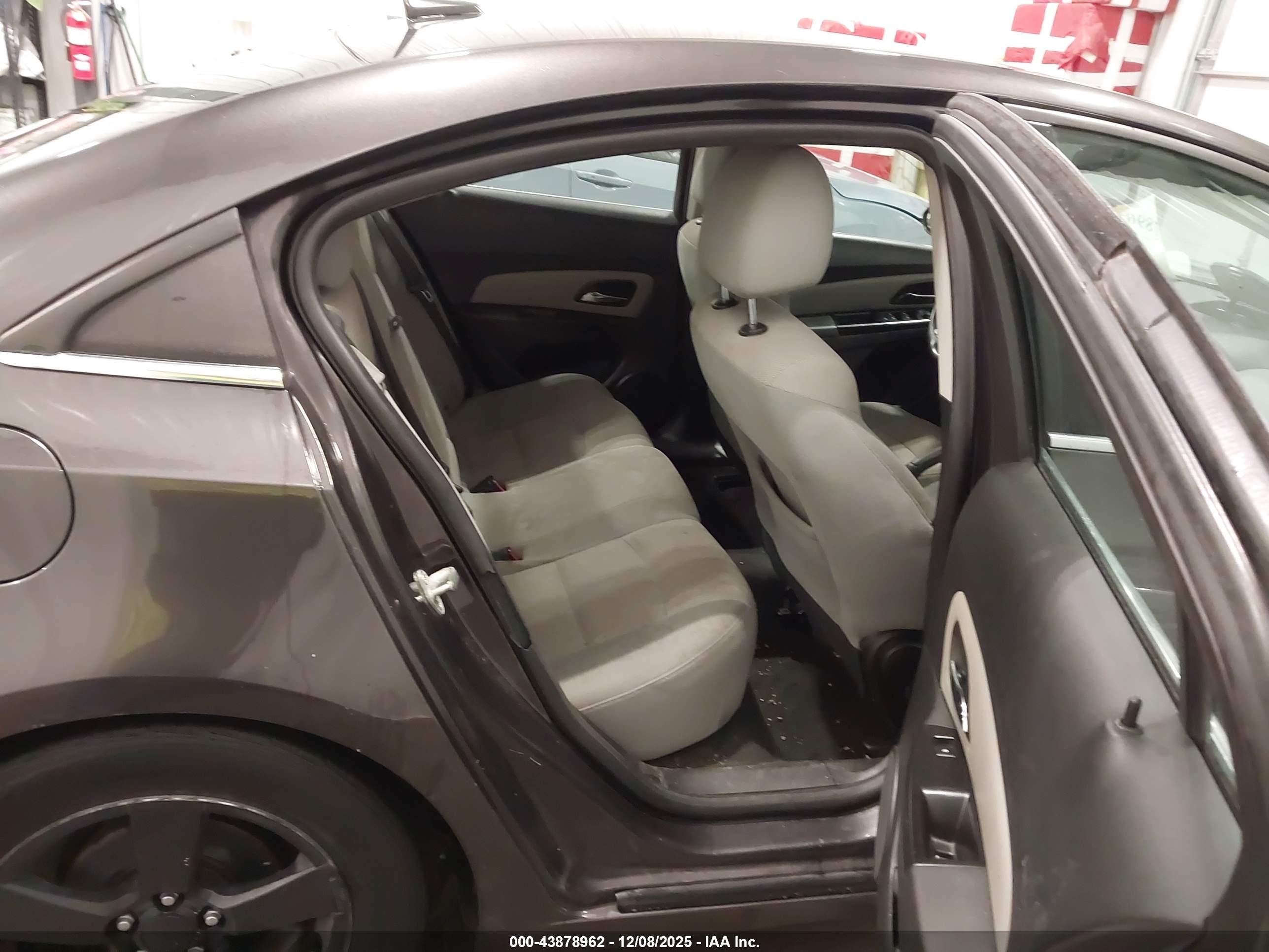 CHEVROLET CRUZE image 8