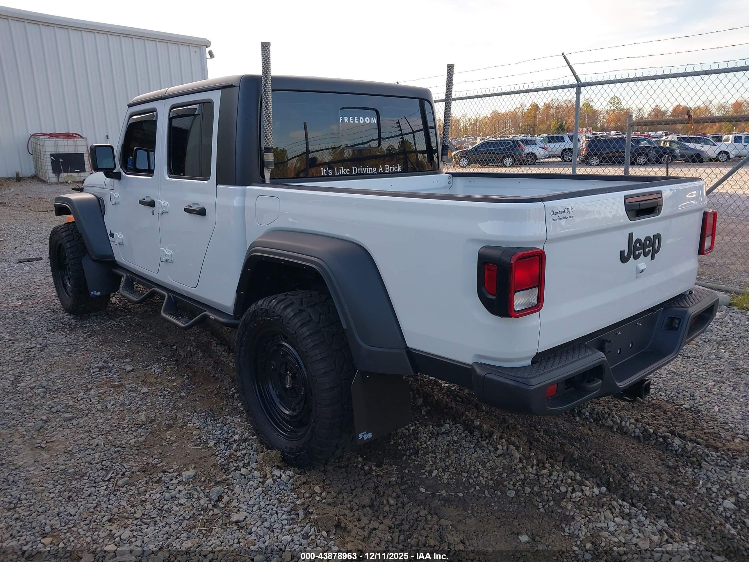 JEEP GLADIATOR image 3