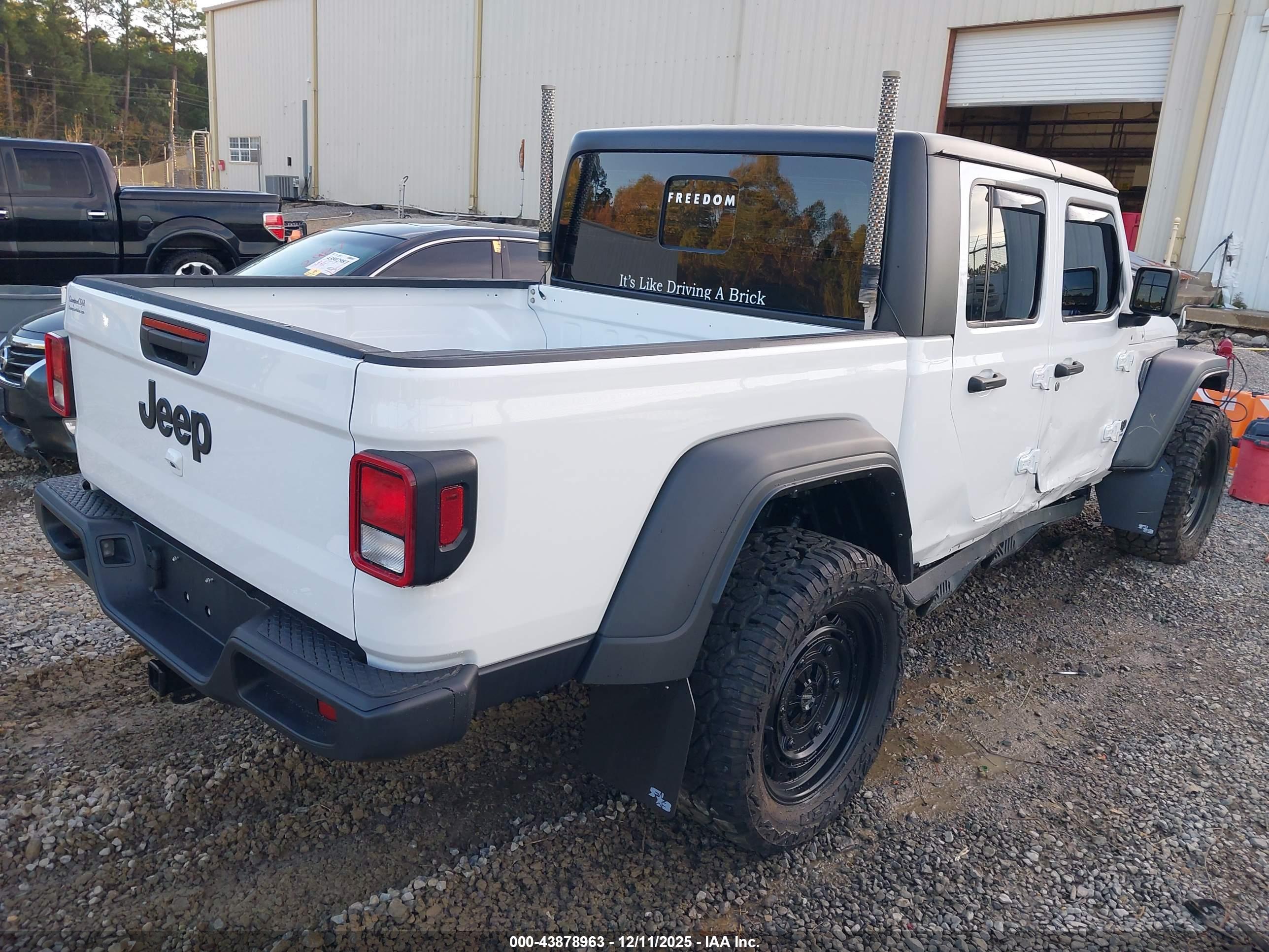 JEEP GLADIATOR image 4