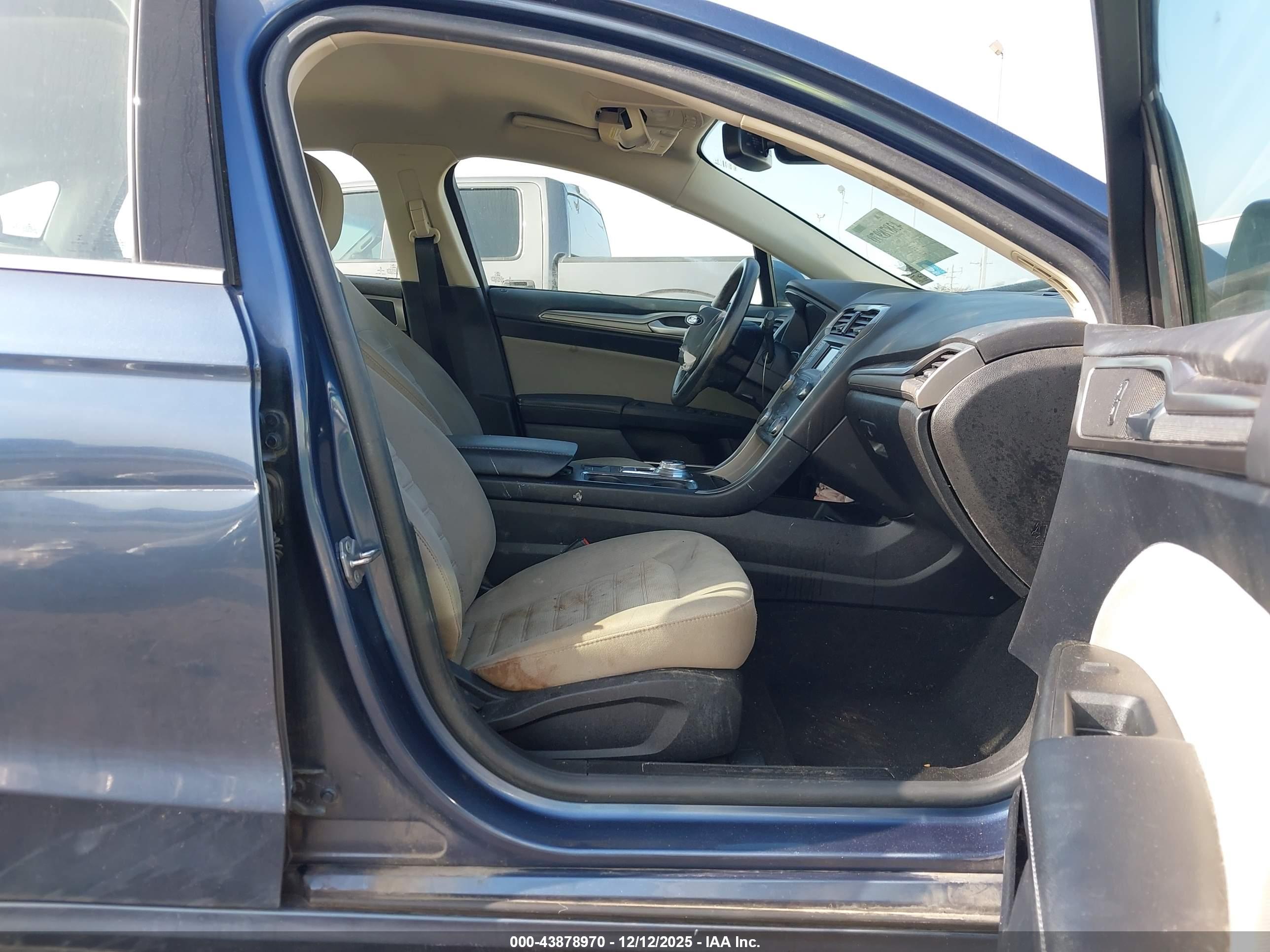 FORD FUSION image 5