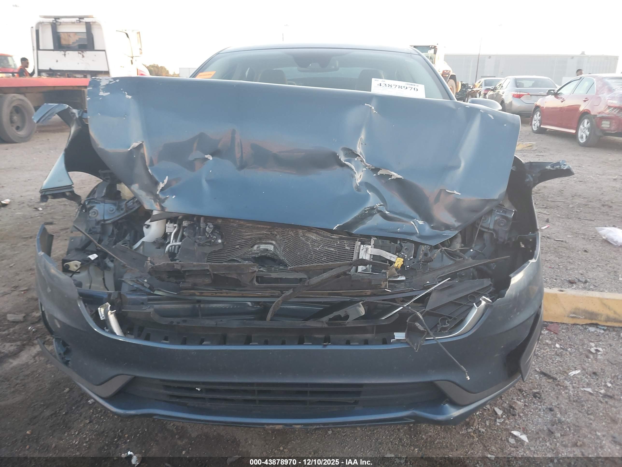 FORD FUSION image 6