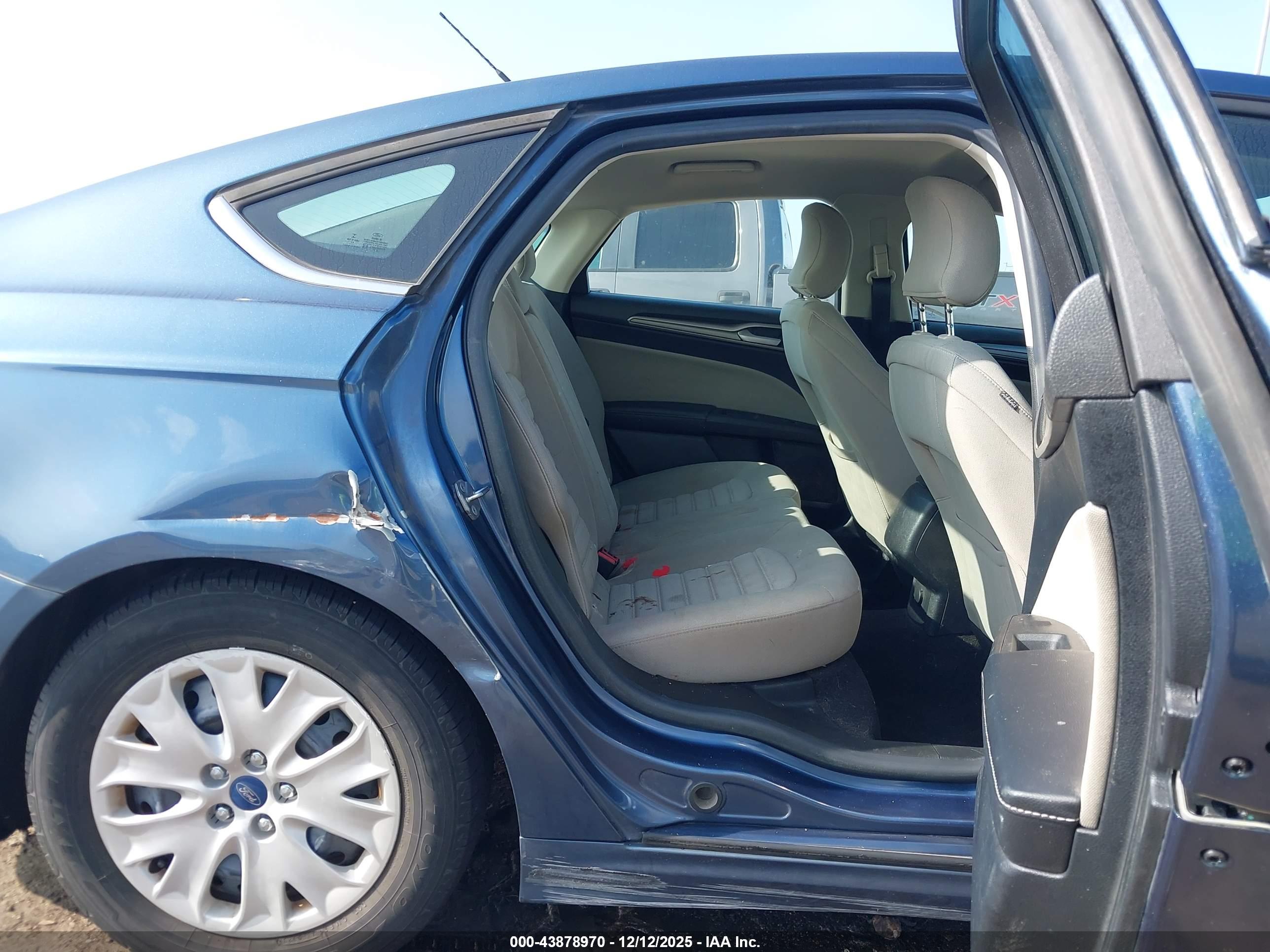 FORD FUSION image 8