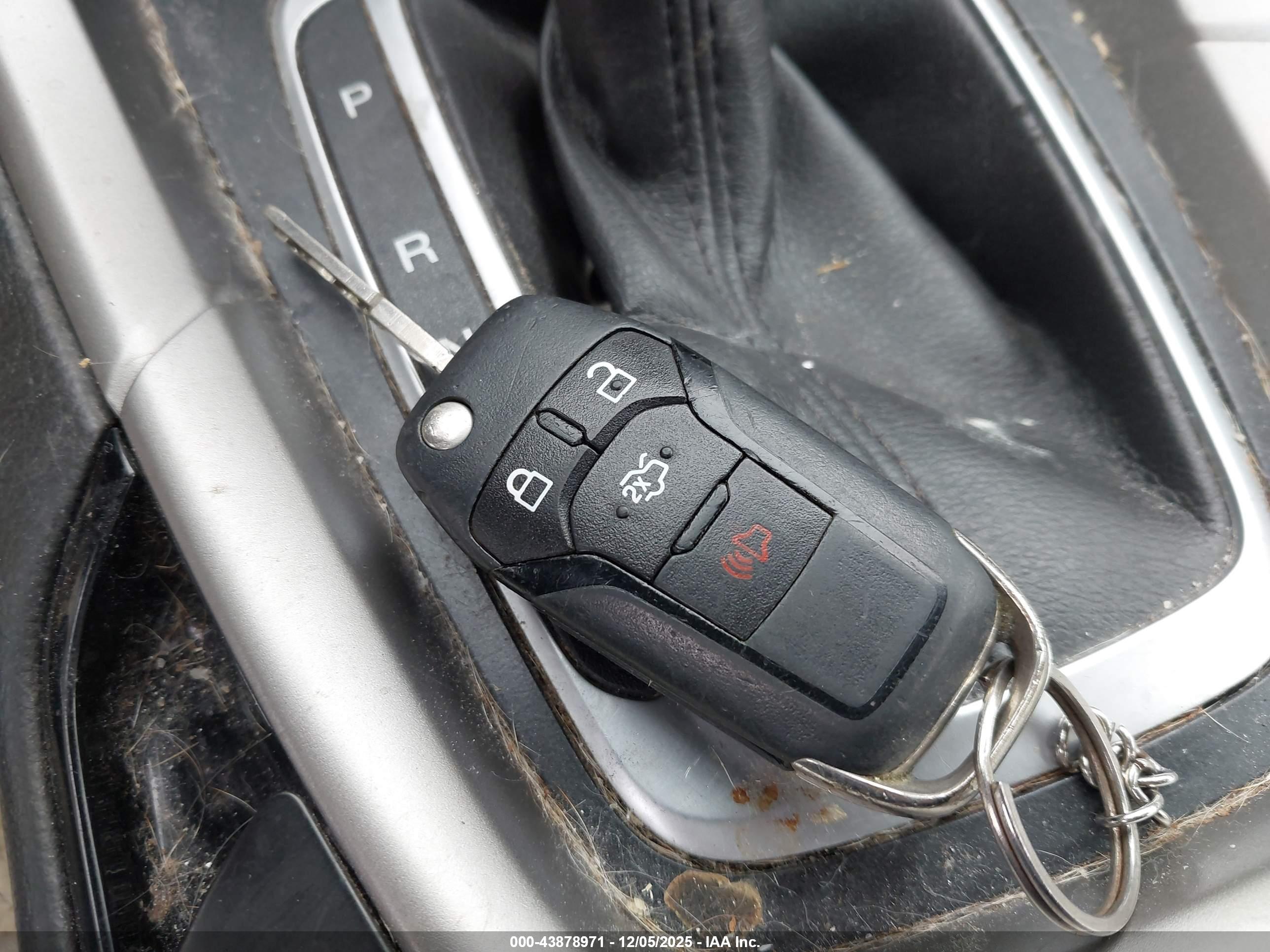 FORD FUSION image 11