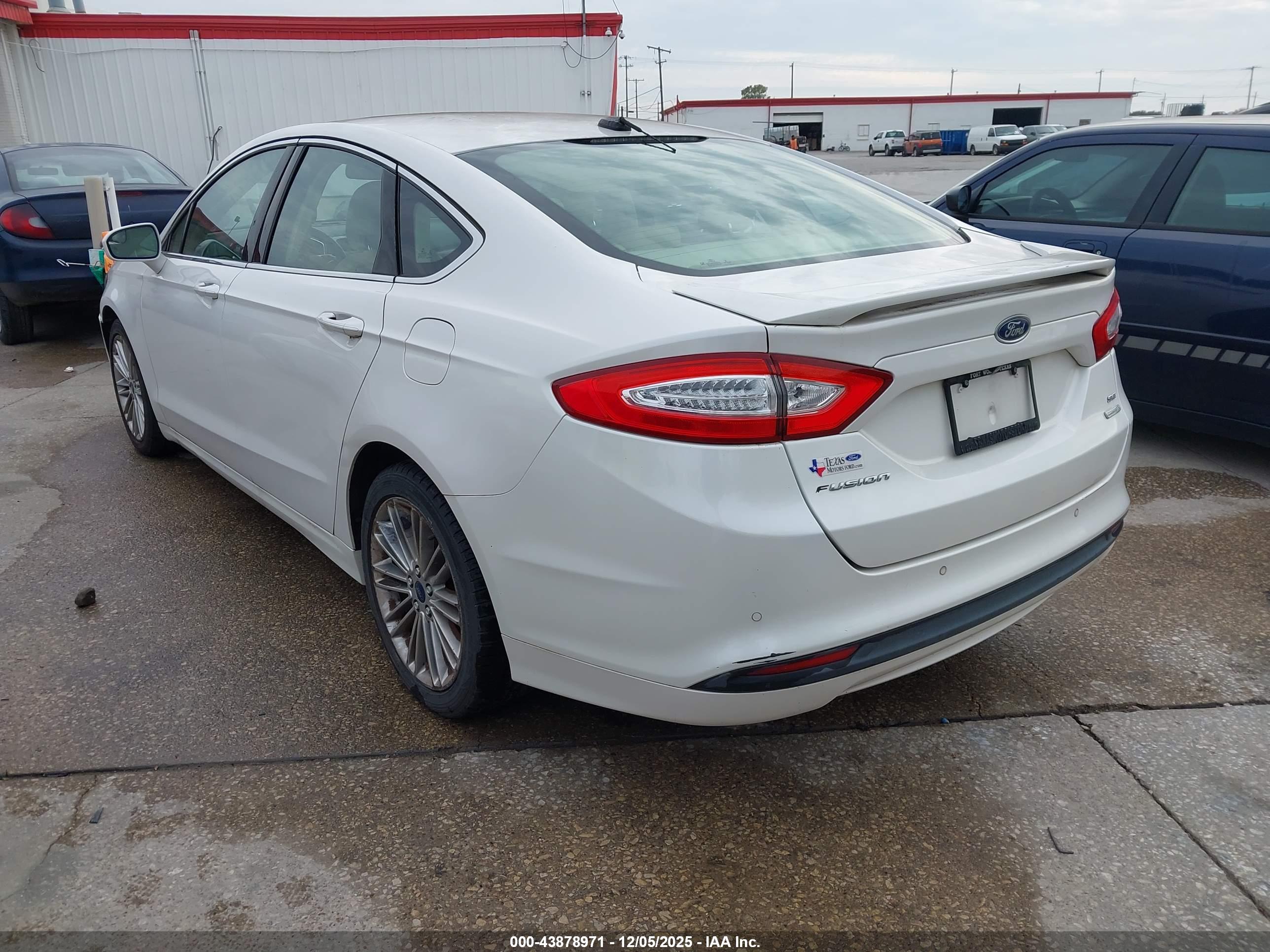 FORD FUSION image 3