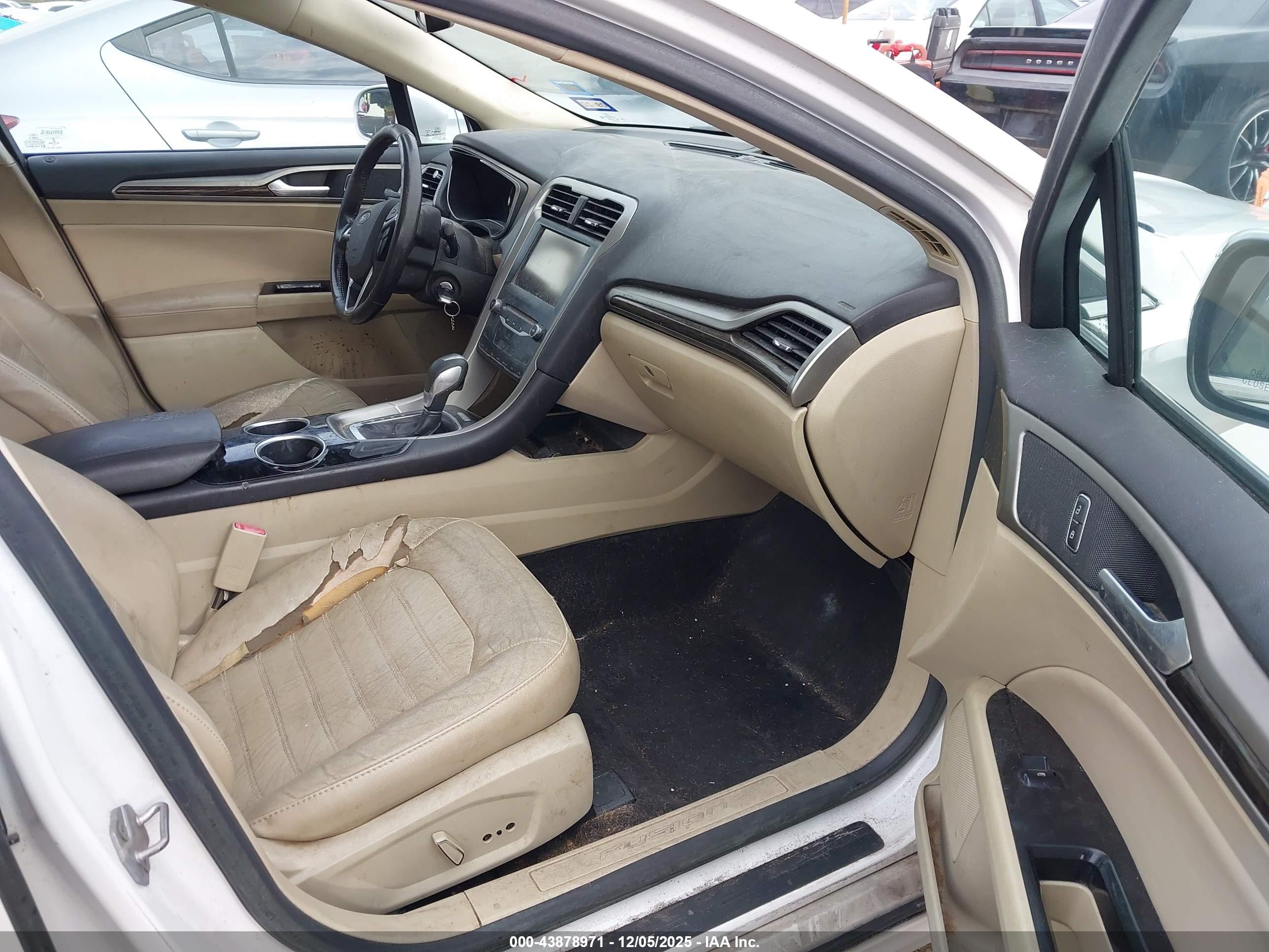 FORD FUSION image 5