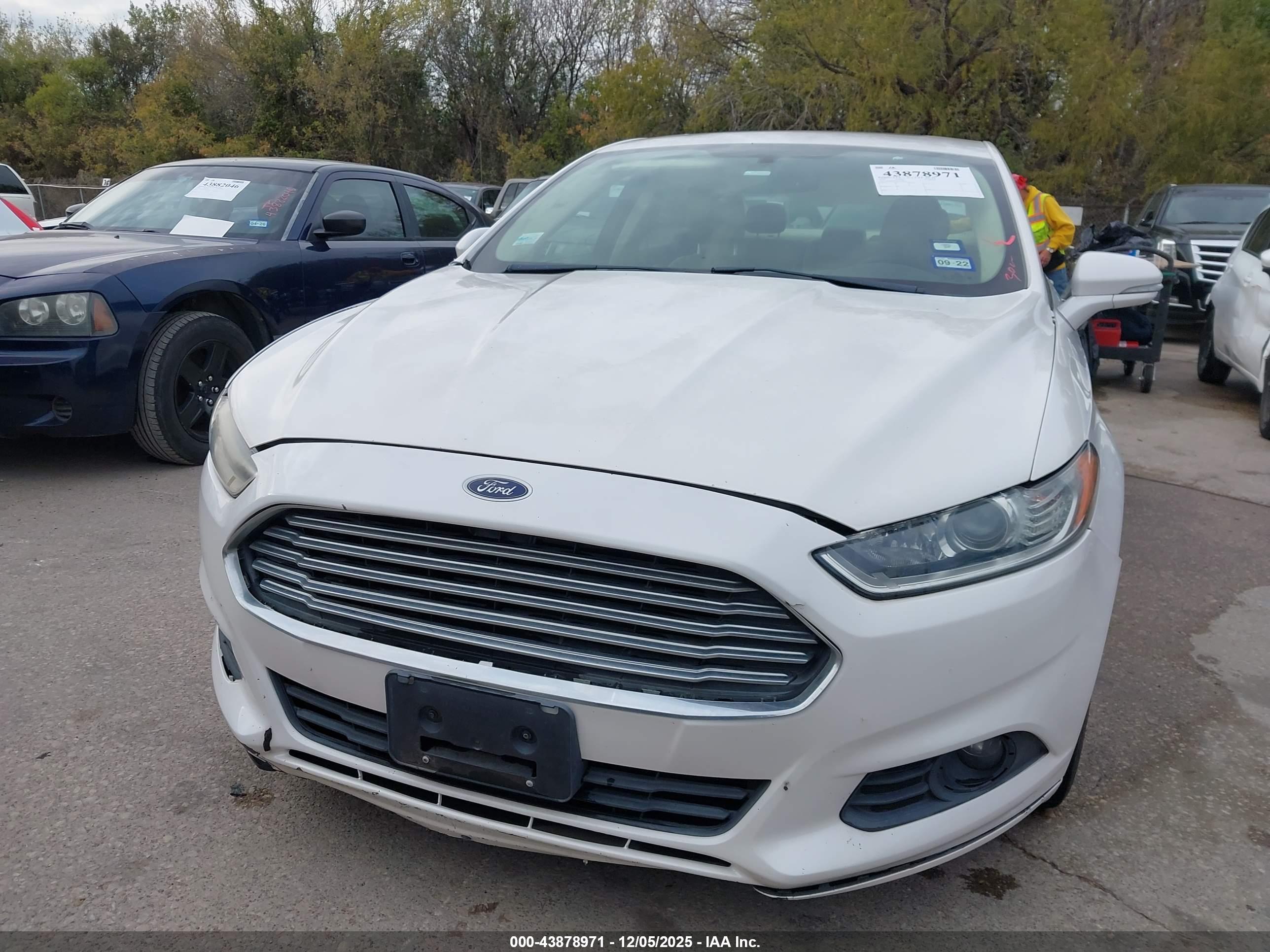 FORD FUSION image 6