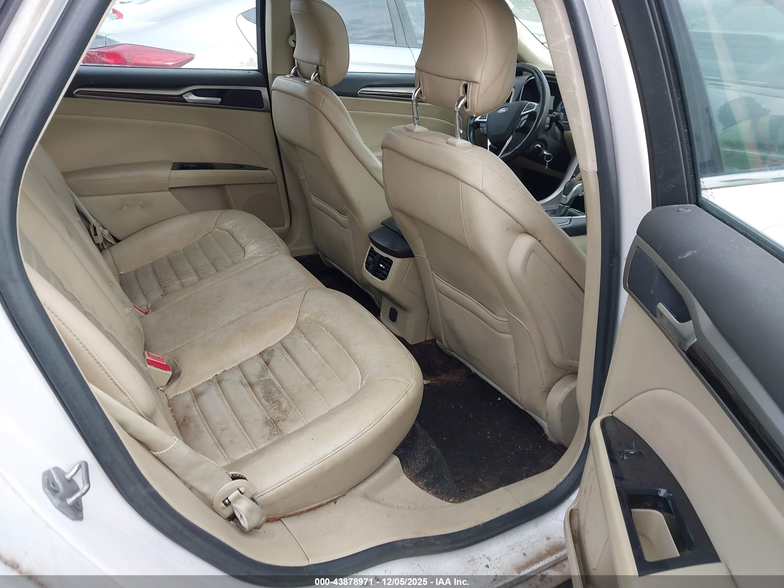 FORD FUSION image 8
