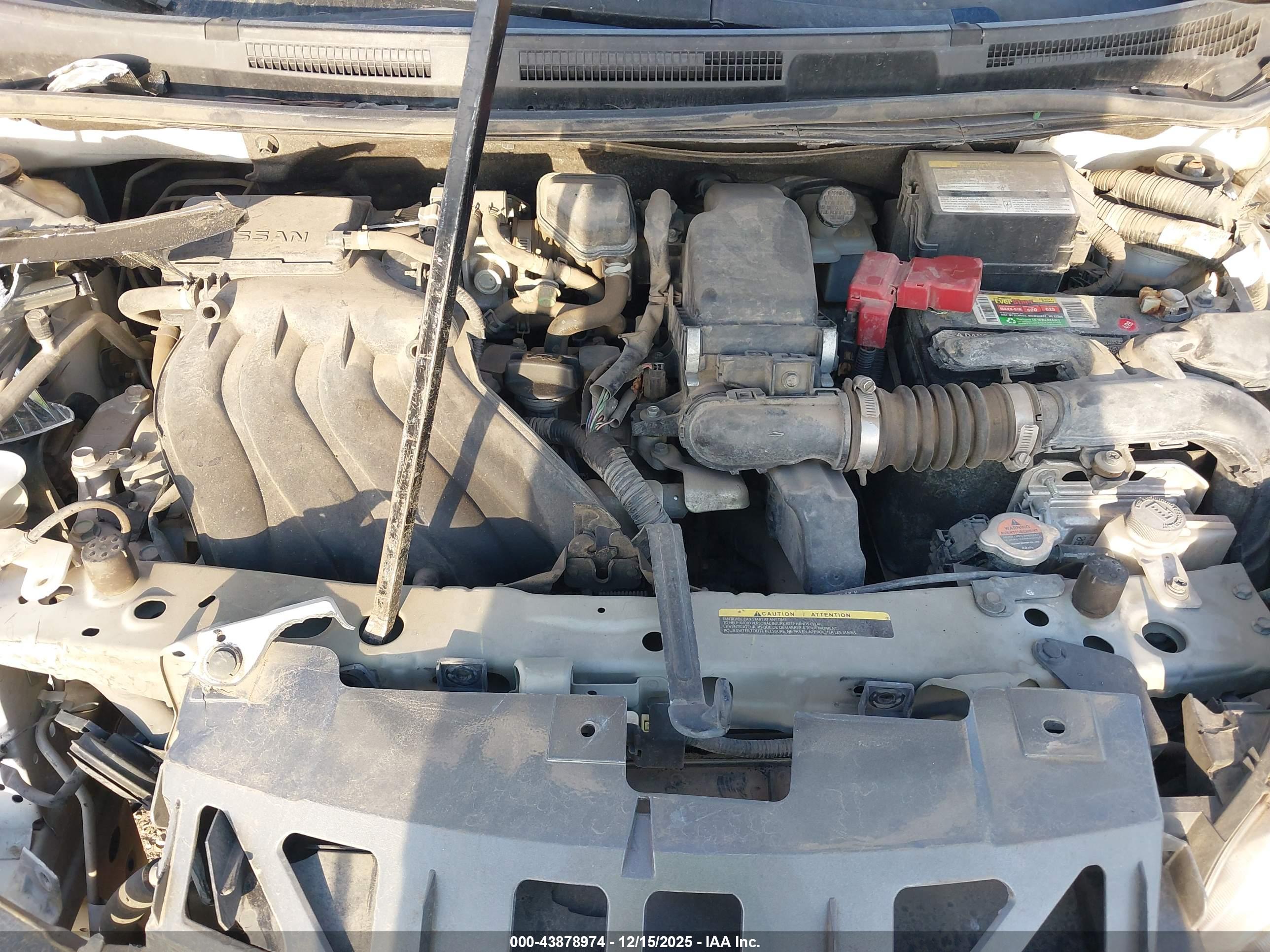 NISSAN VERSA image 10