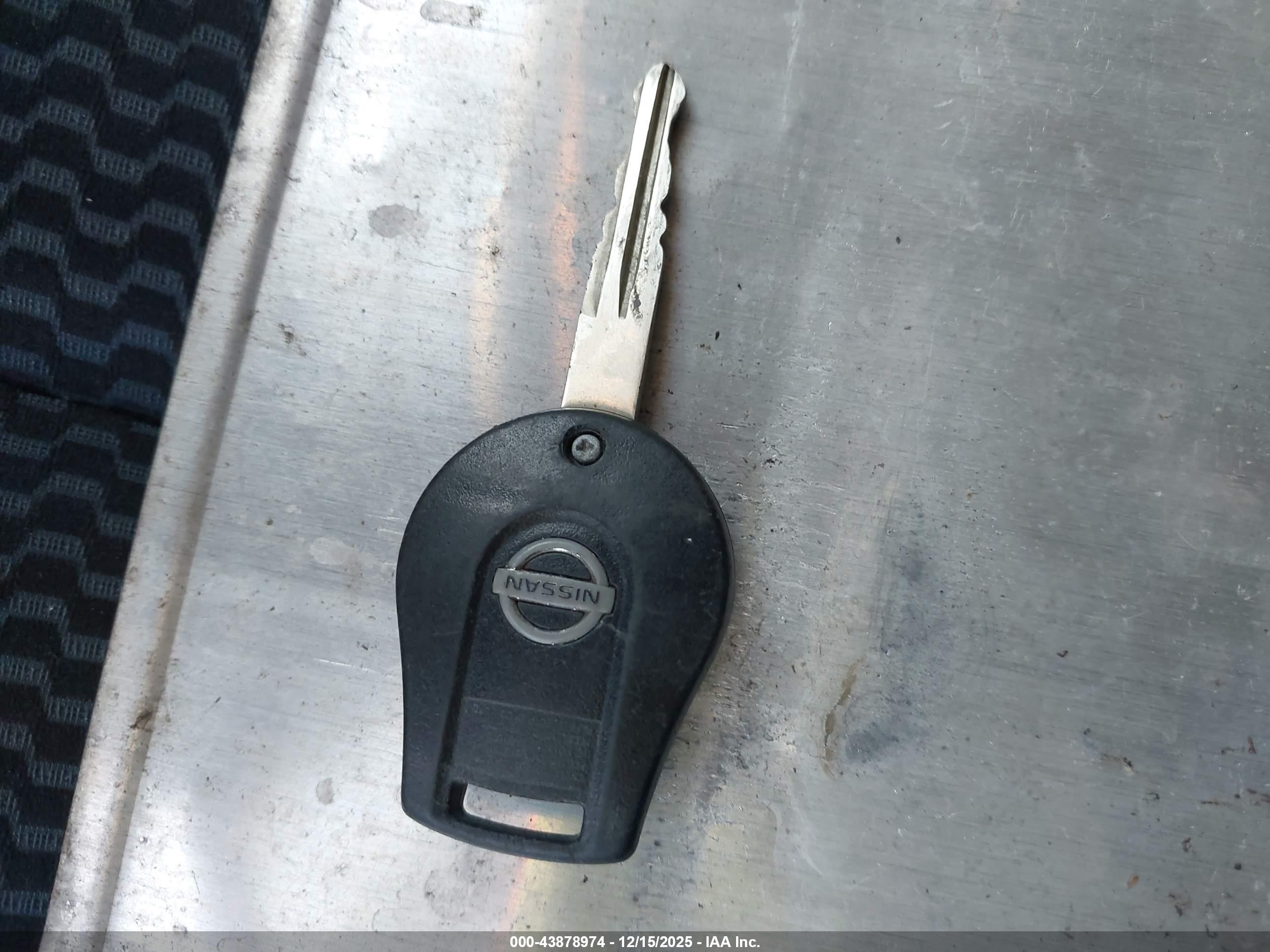 NISSAN VERSA image 11