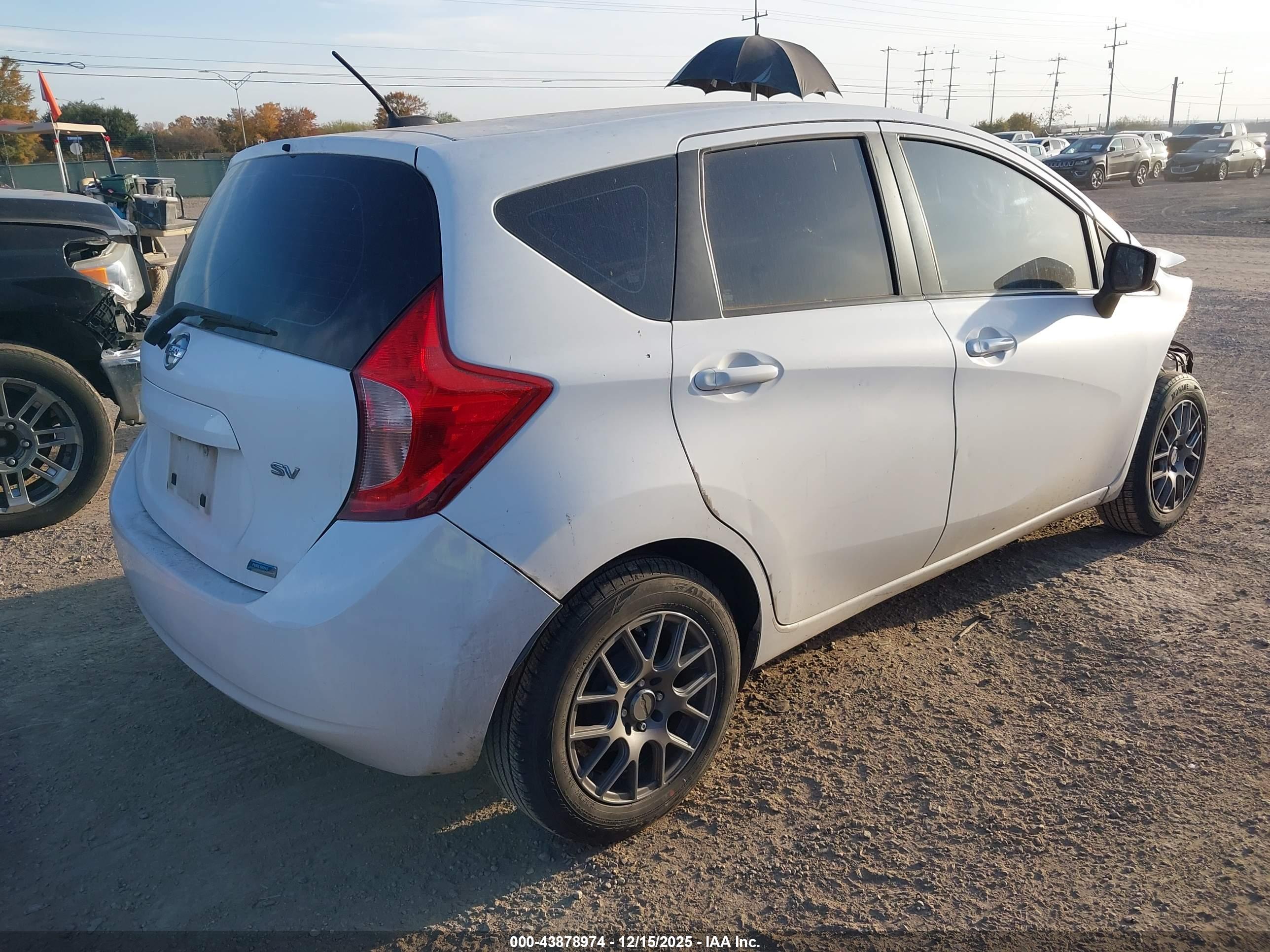 NISSAN VERSA image 4