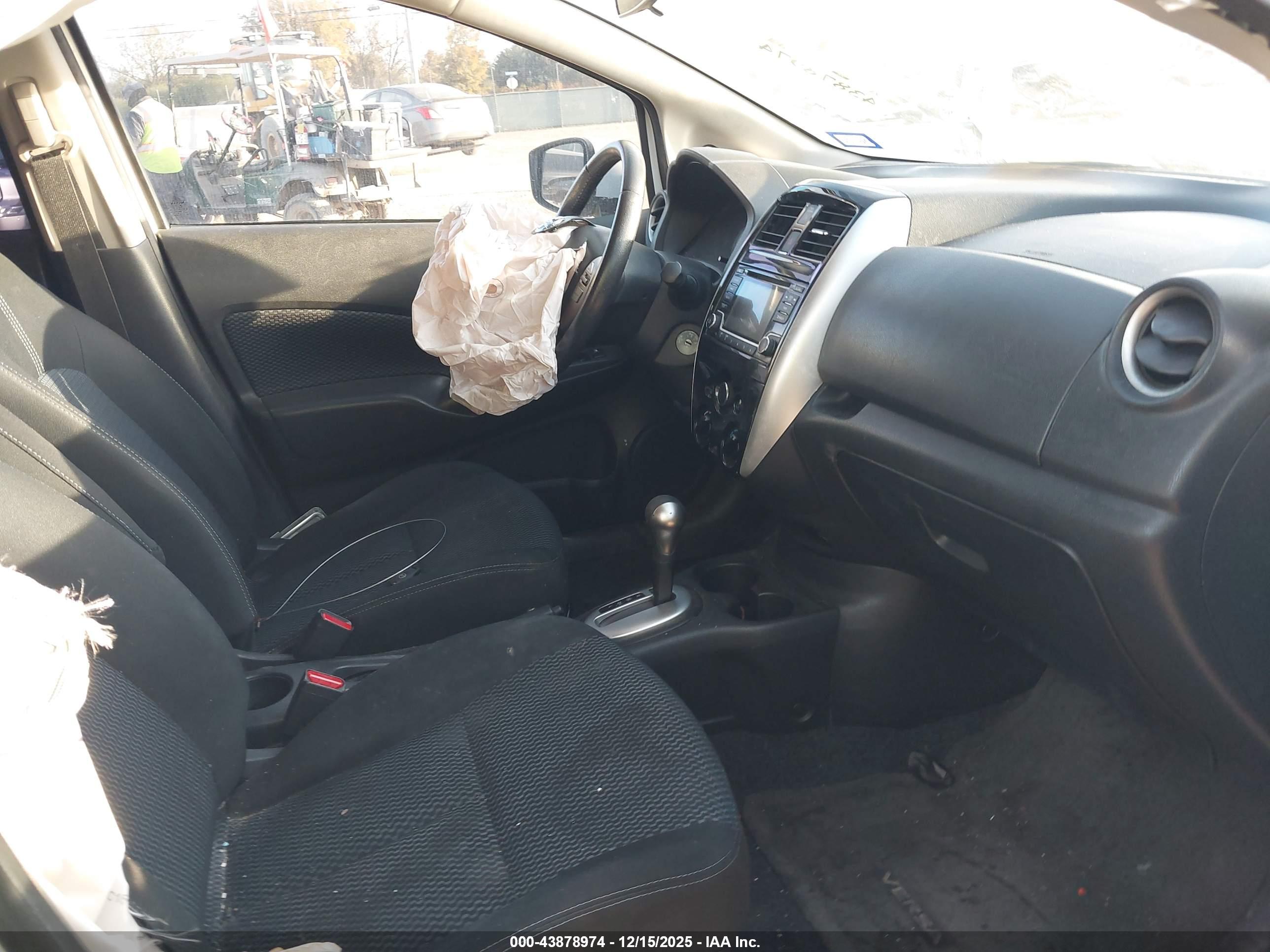 NISSAN VERSA image 5